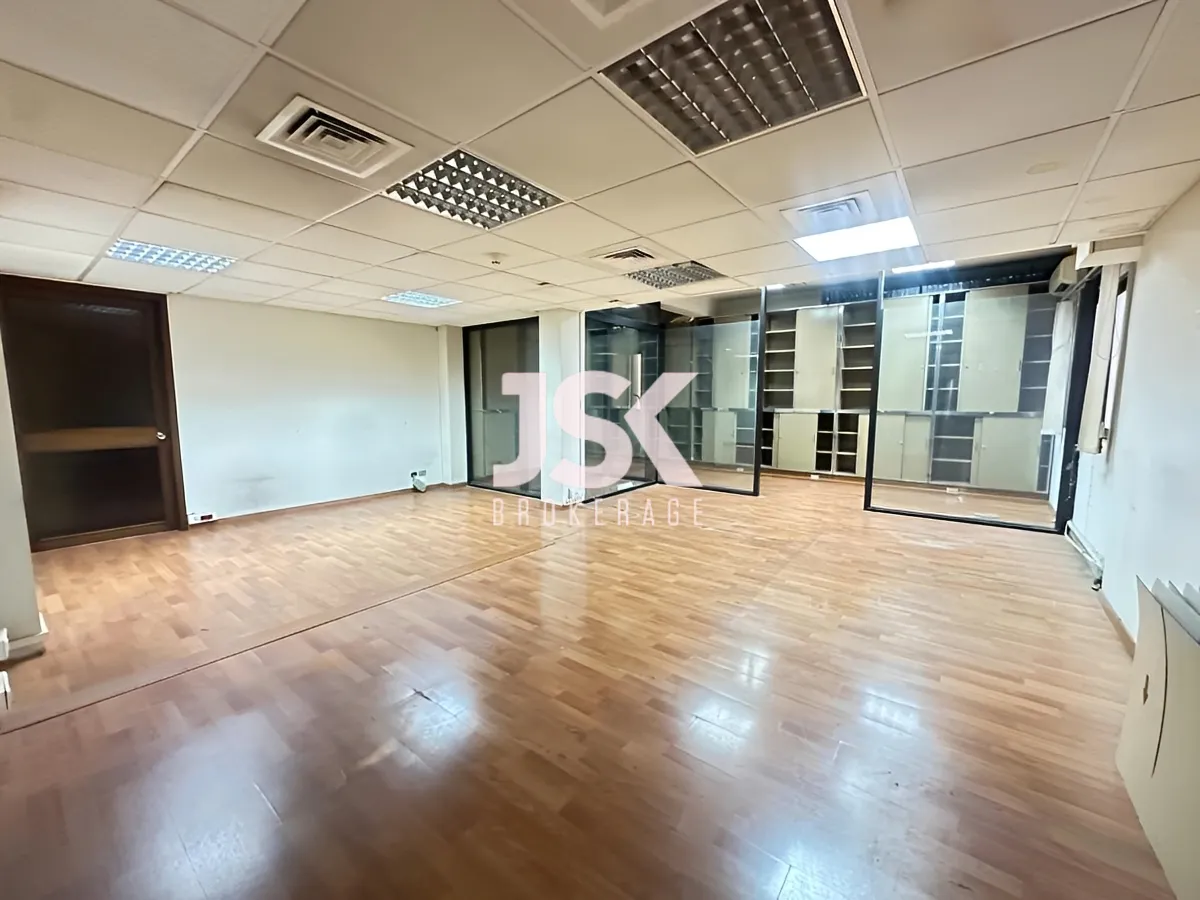 Office for rent in Daoura