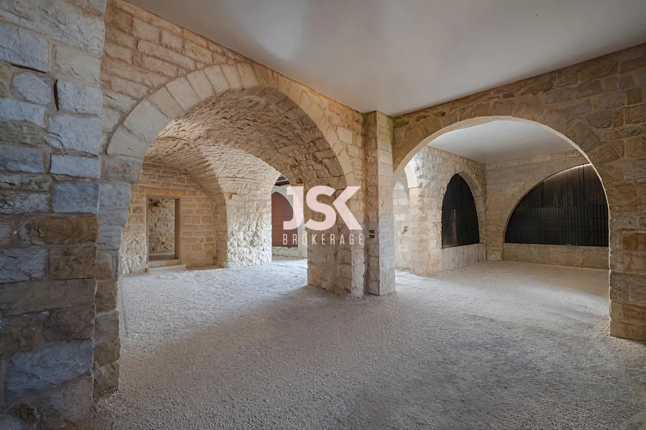 Building for Sale in Bsous