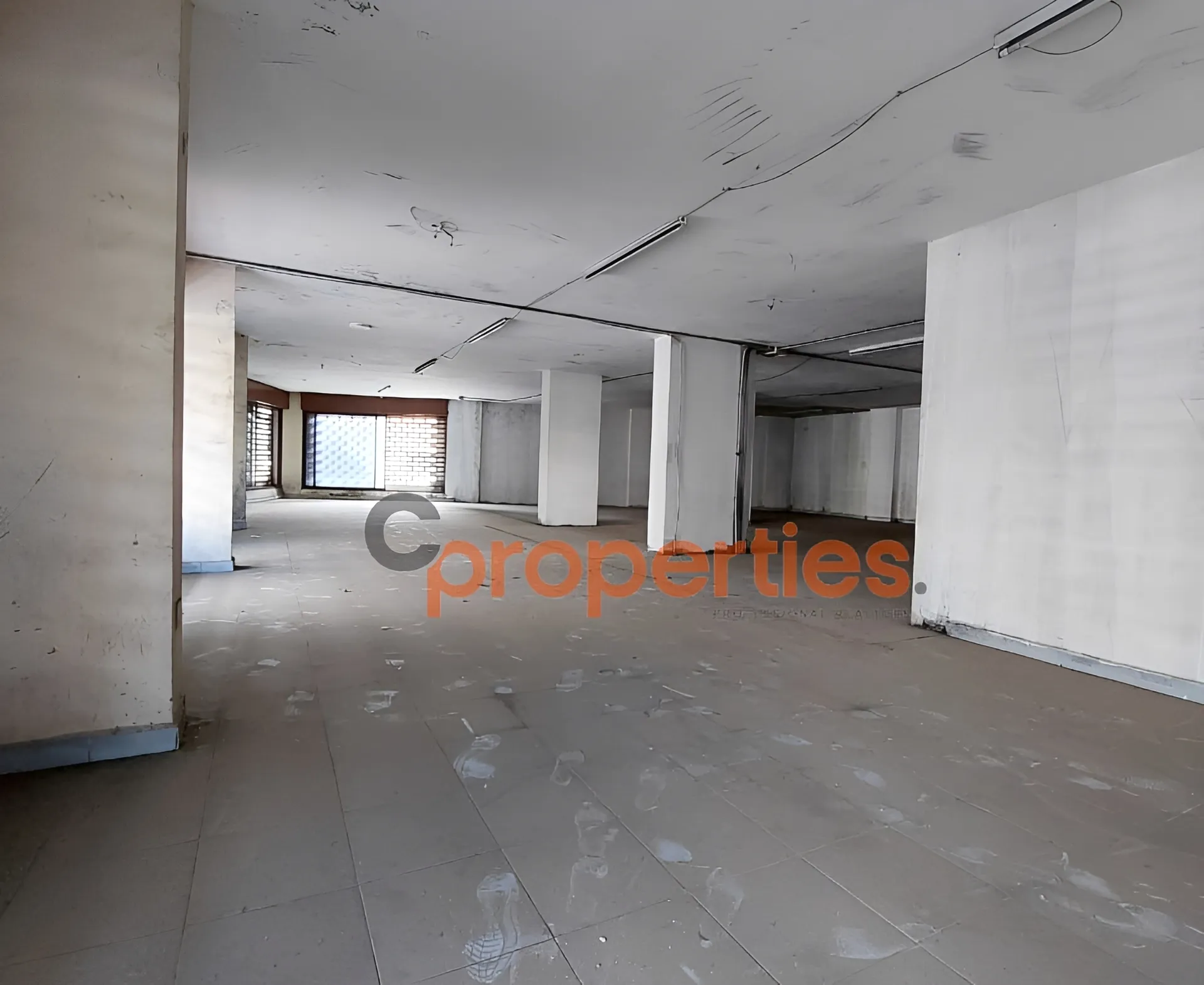 Showroom for Sale in Jdeideh