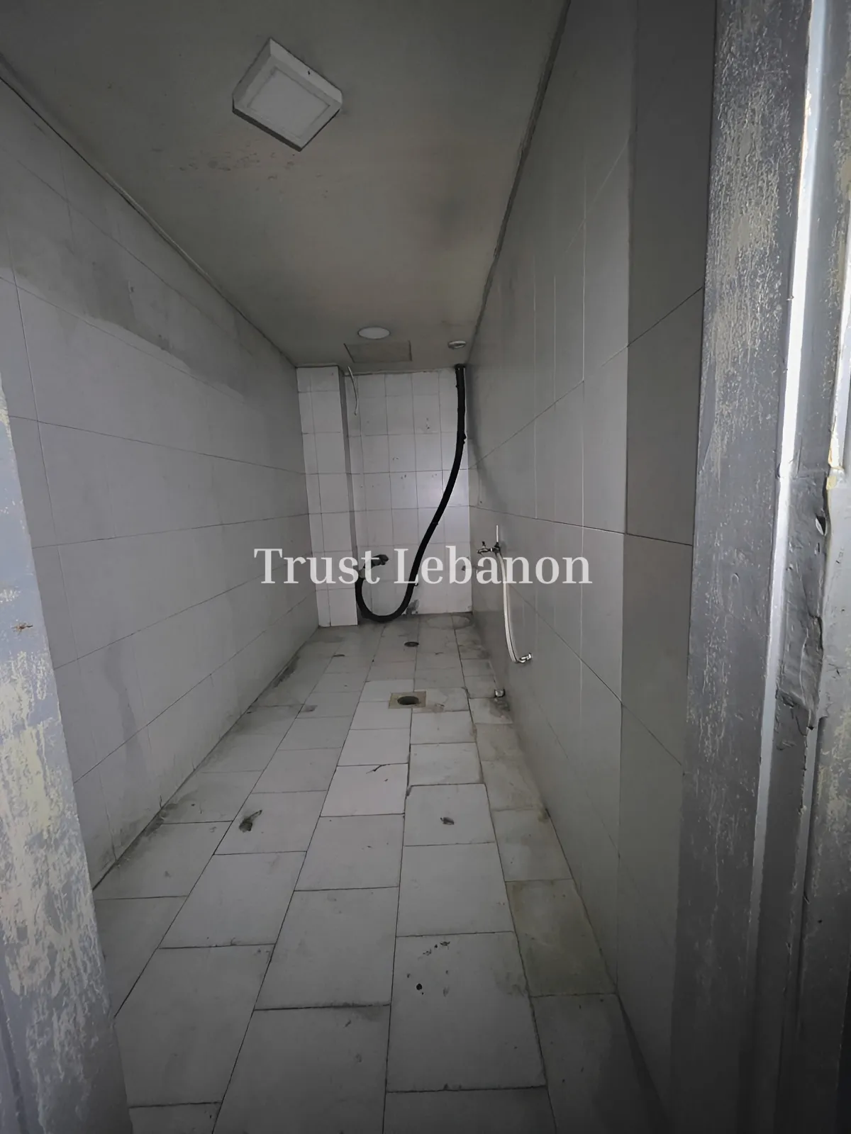 Showroom for rent in Baabda