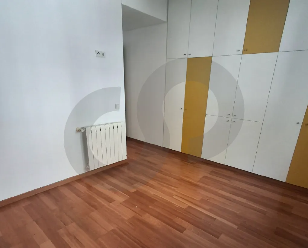 Building for Rent in Remeil