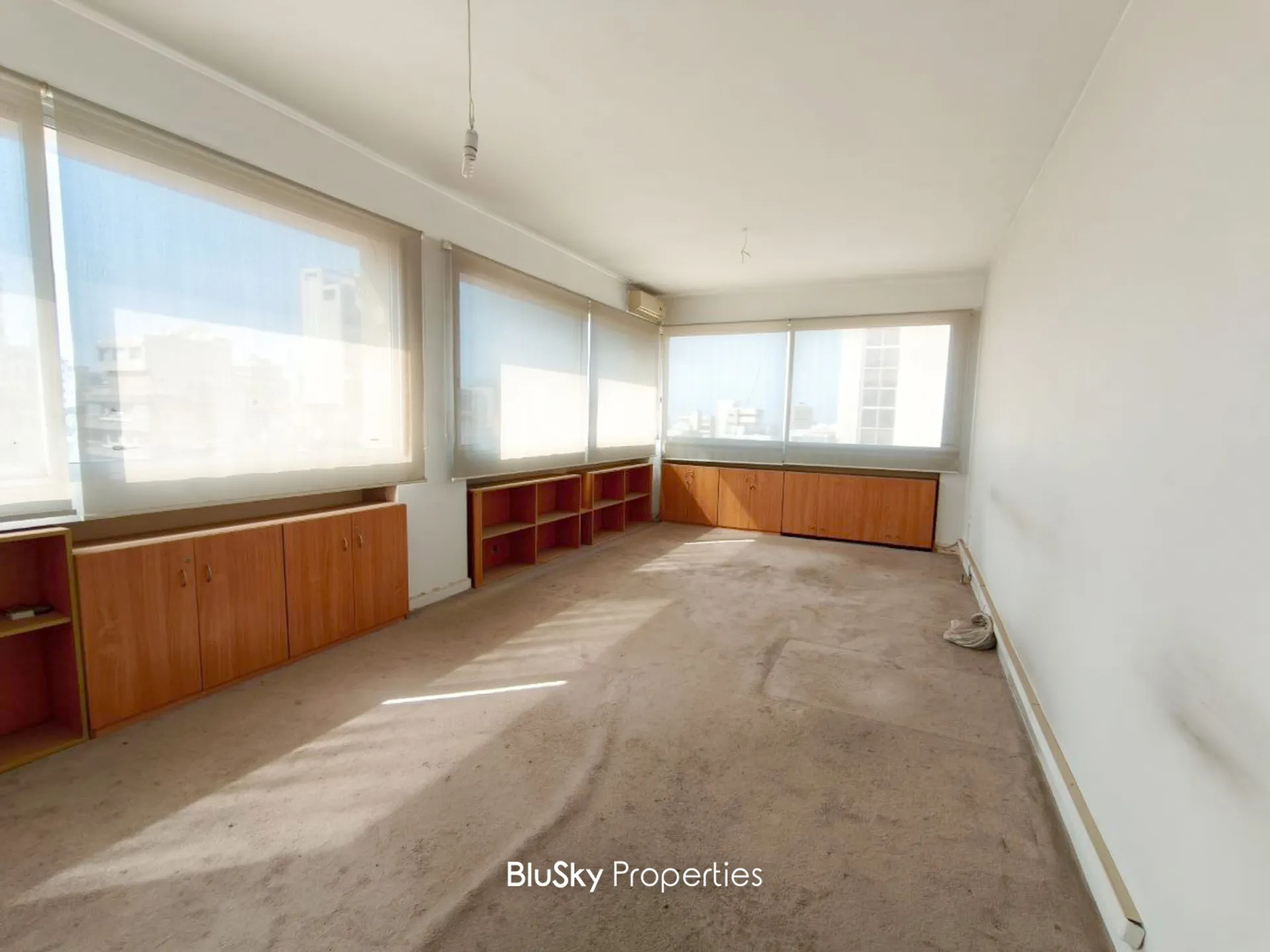 Office for rent in Horch tabet, lebanon