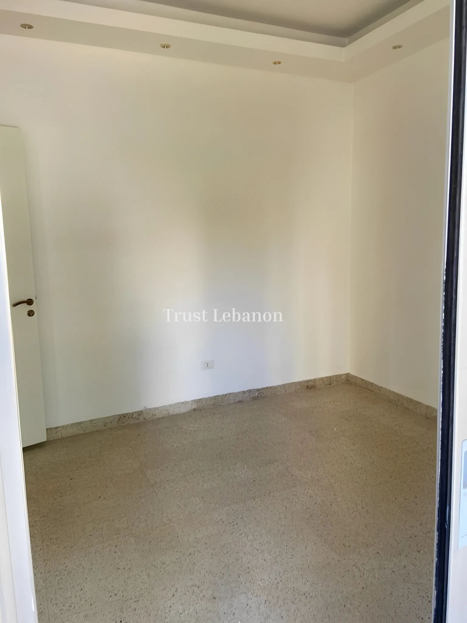 Office for rent in Ras Al Naba'a, Beirut, Lebanon