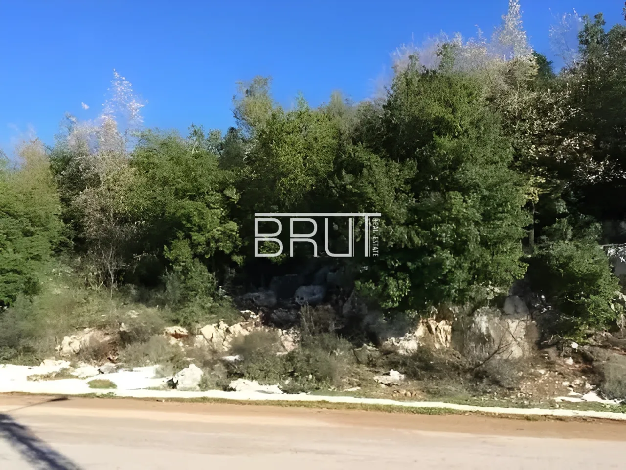Land for Sale in Rayfoun