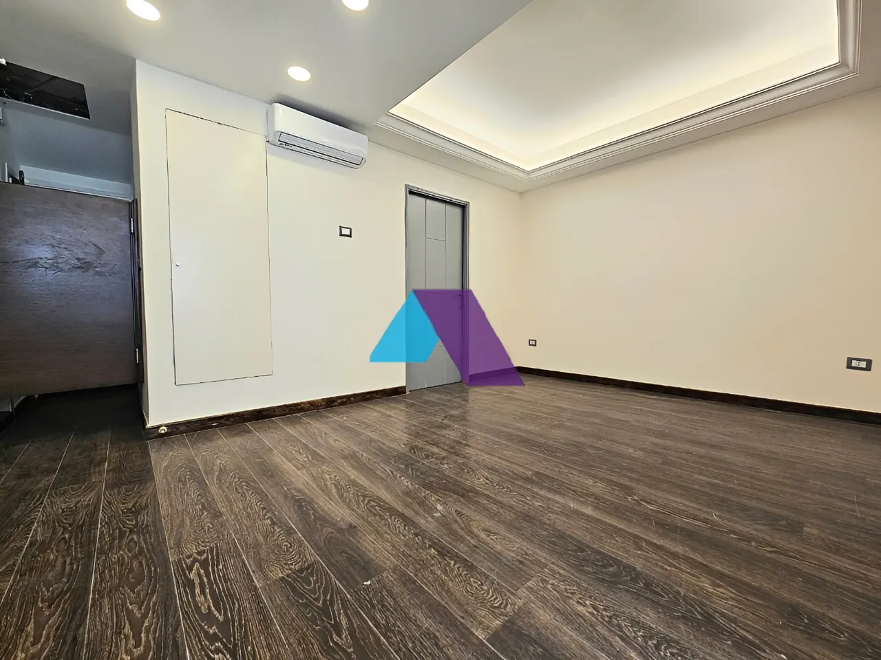 Office for Sale in Verdun
