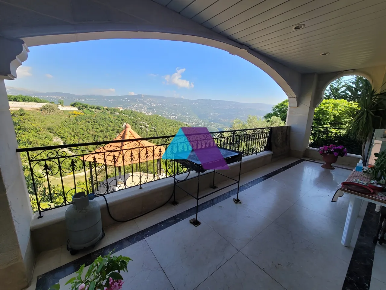 Villa for Sale in Ajaltoun - 9 bed, 2 bath