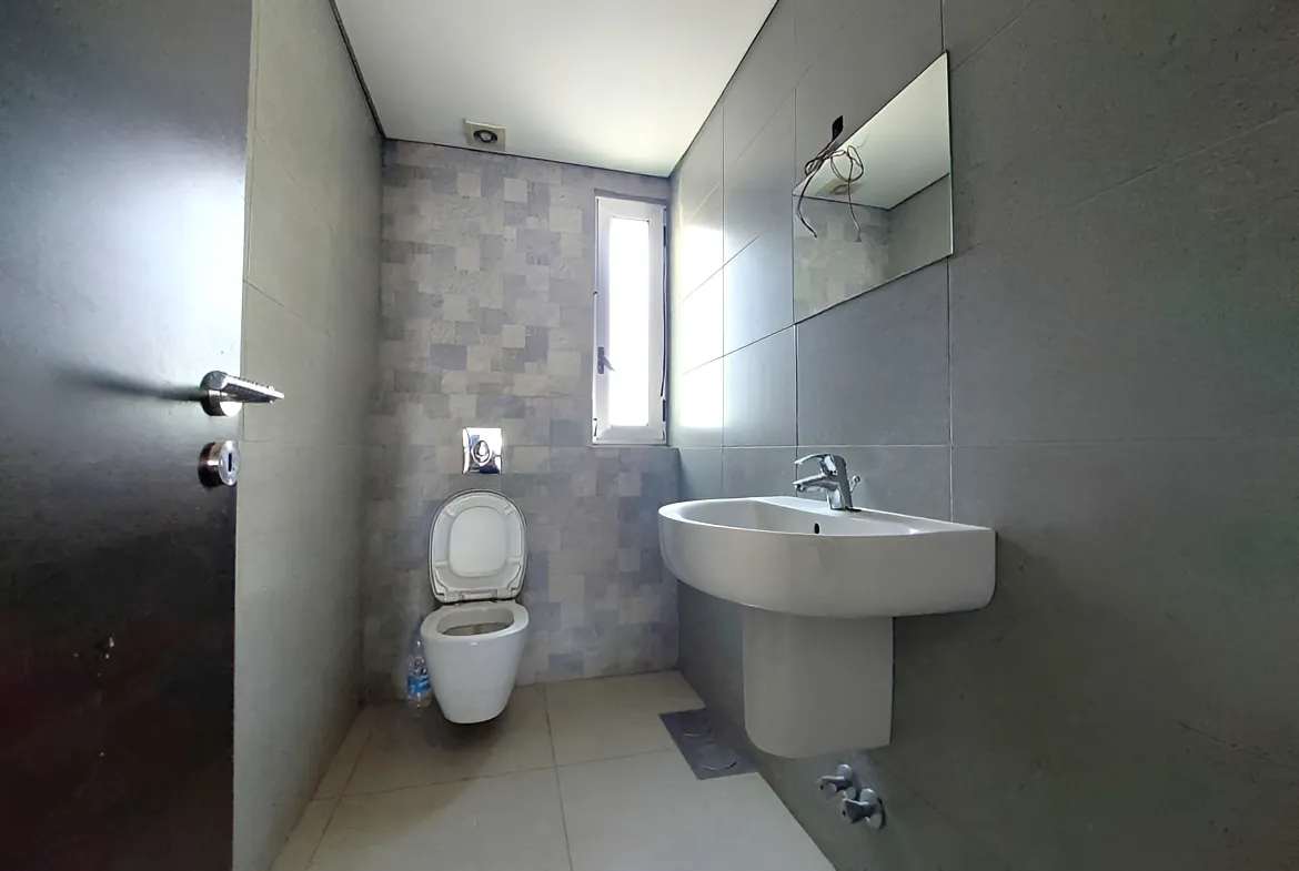 Office for Sale in Horch Tabet