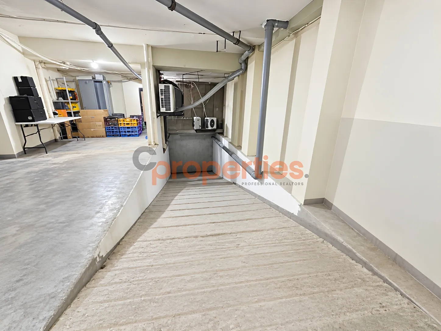 Warehouse for Sale in Sioufi
