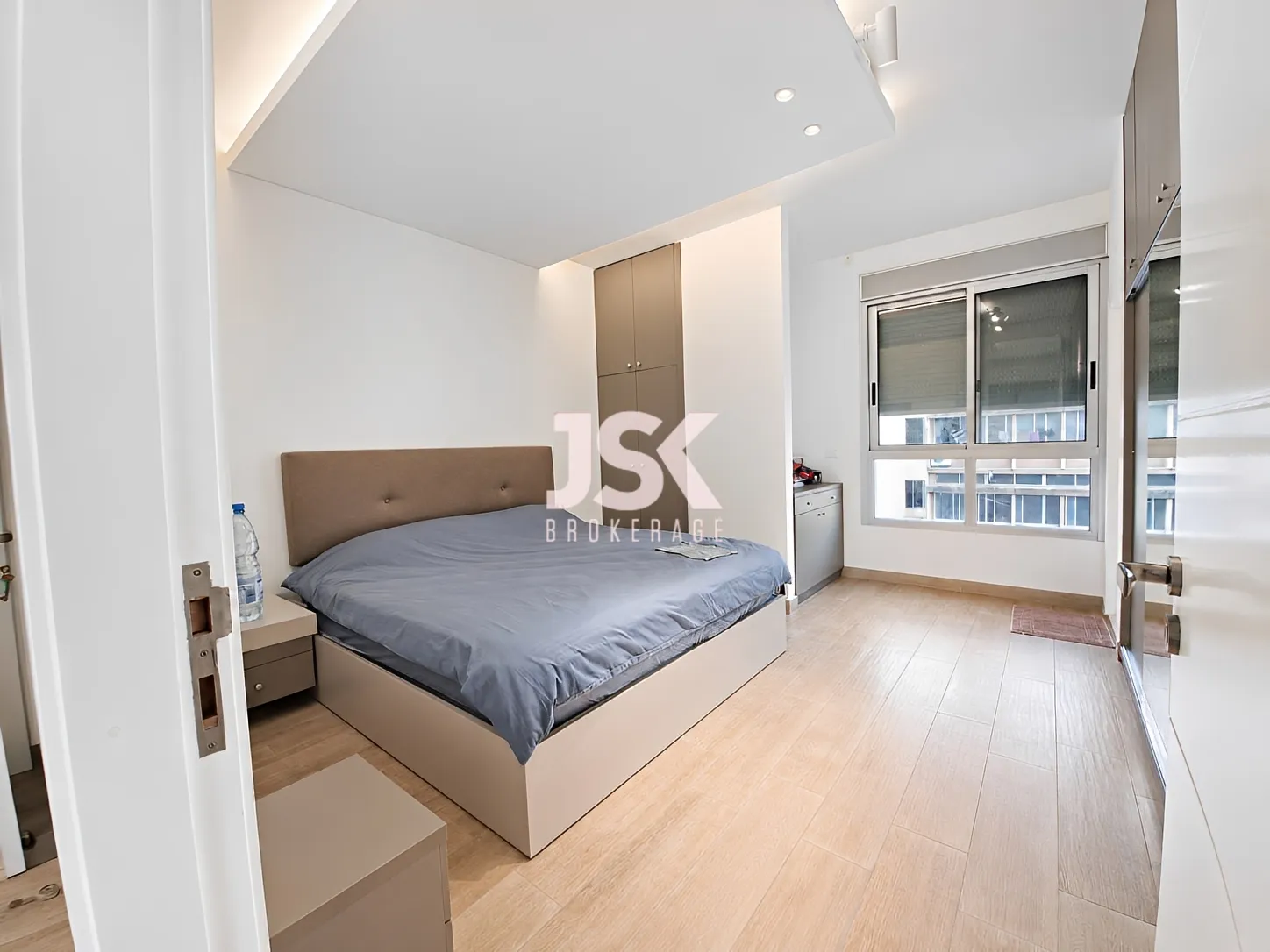 Apartment for Sale in Ain El Remmaneh - 3 bed, 4 bath