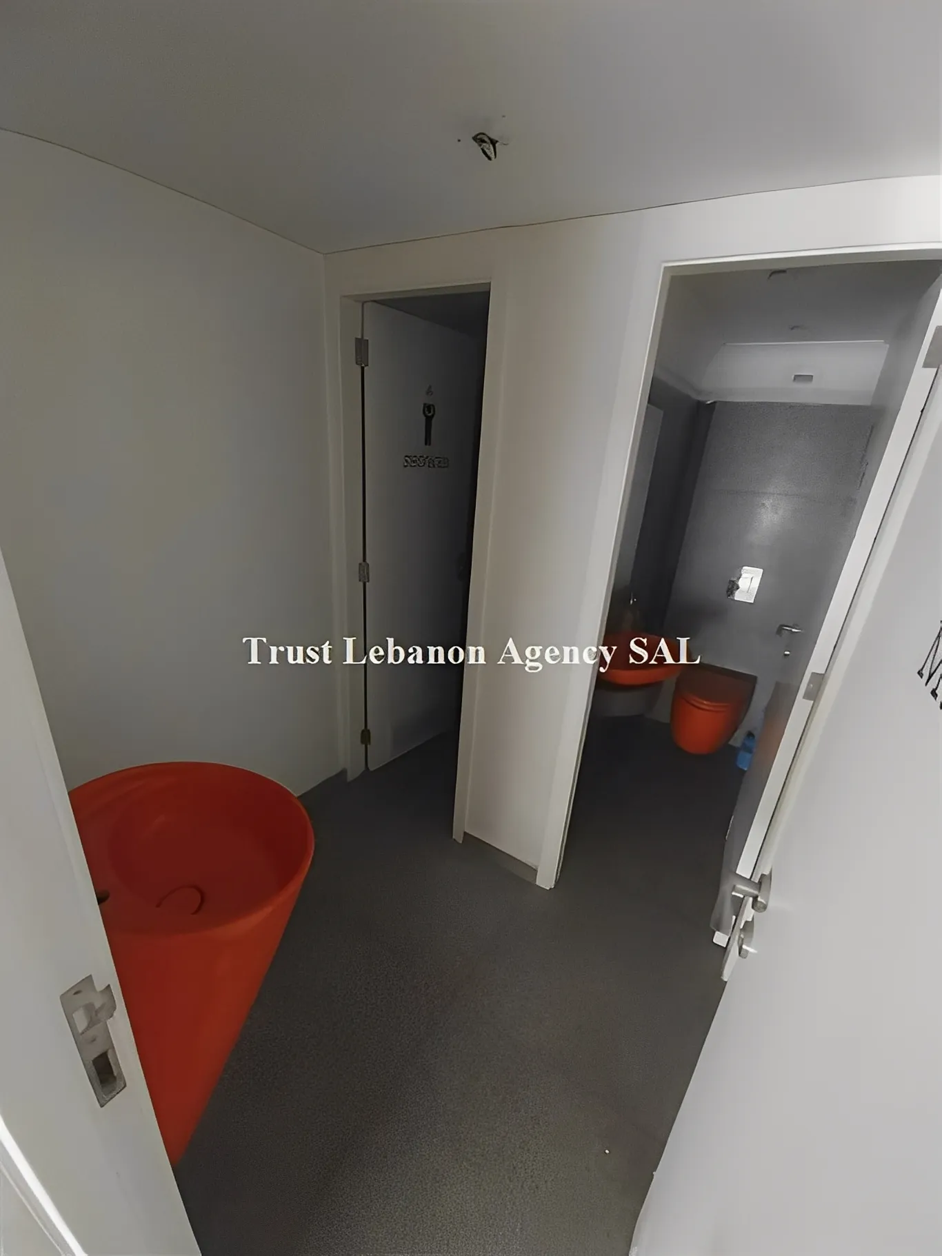 Commercial Property For Rent in Metn, Horsh Tabet