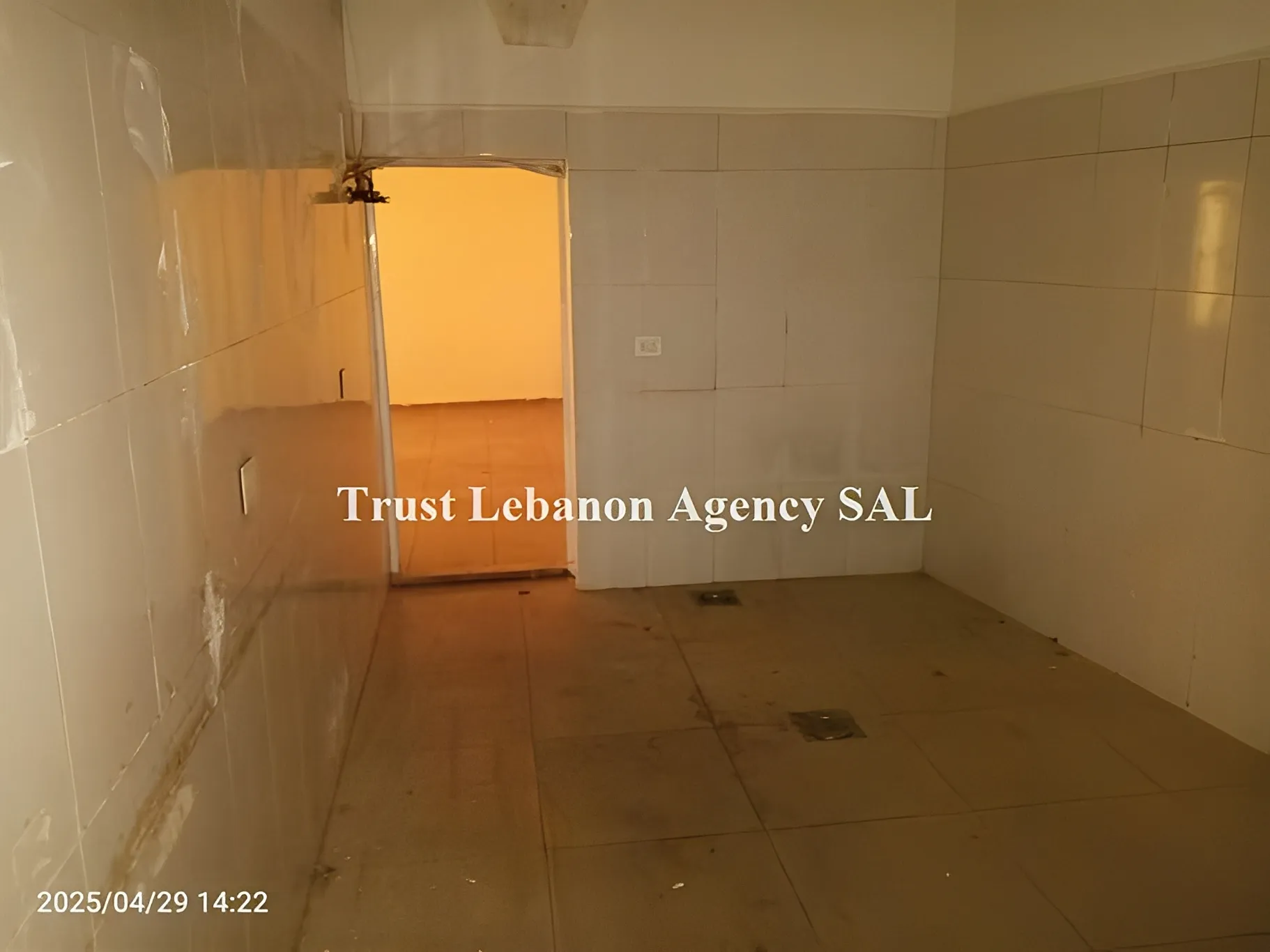 Shop for rent in Baabda, Hazmieh