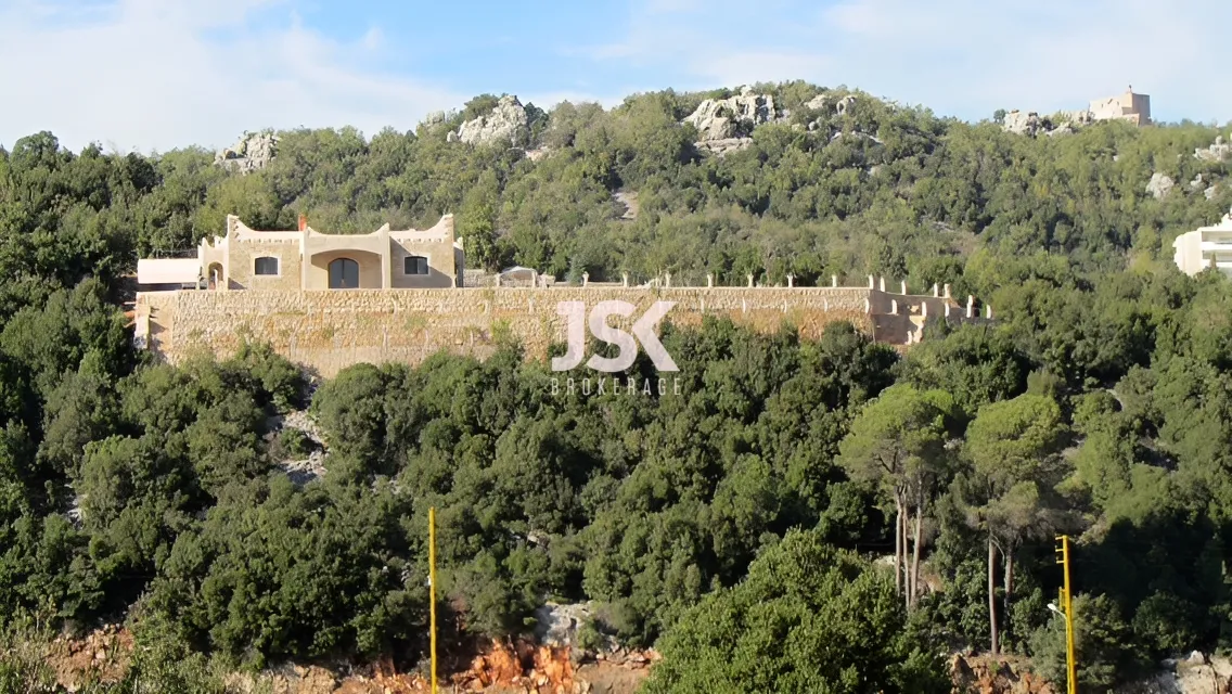 Villa for Sale in Ajaltoun