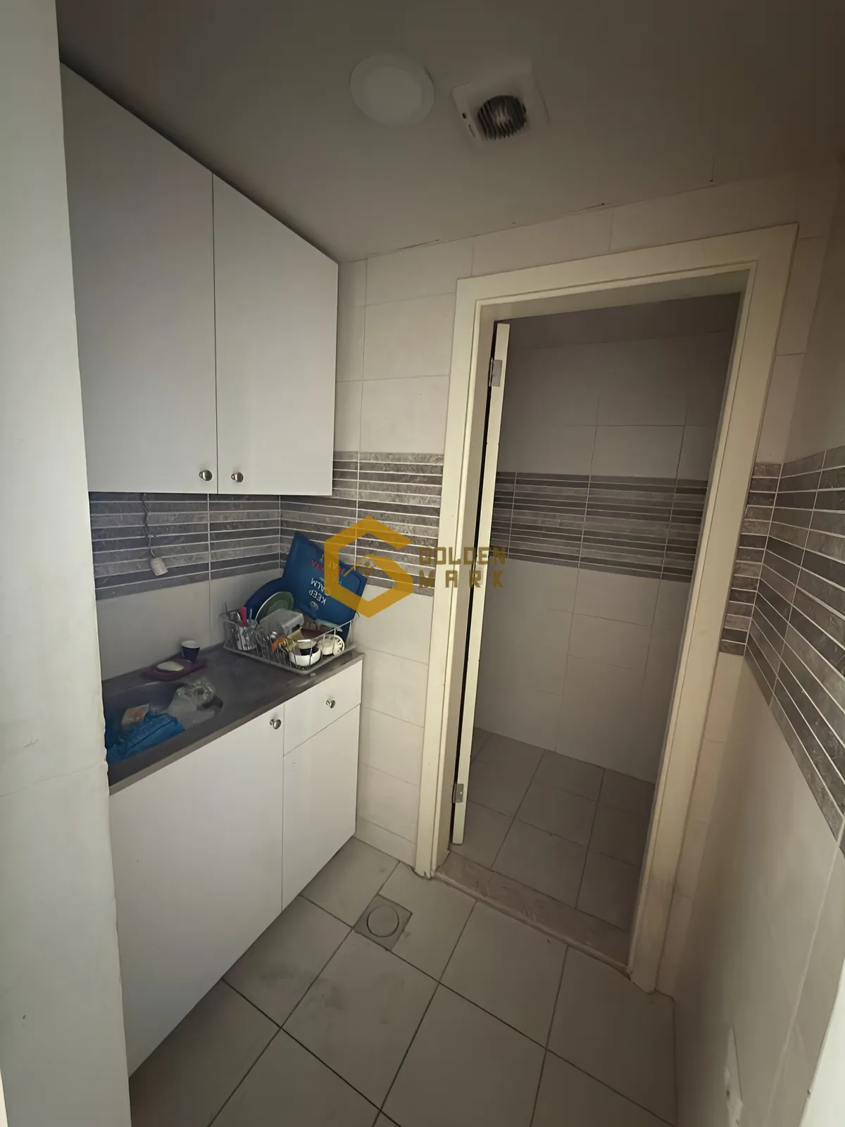 Showroom for rent in Zahlé