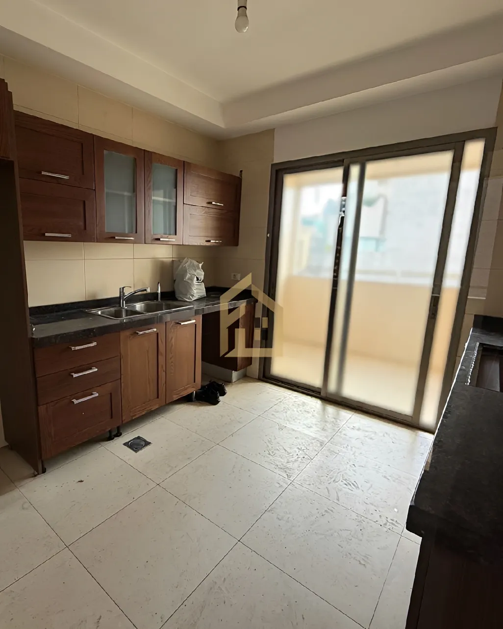 Apartment for rent in Caracas, Beirut, Lebanon - 3 bed, 4 bath