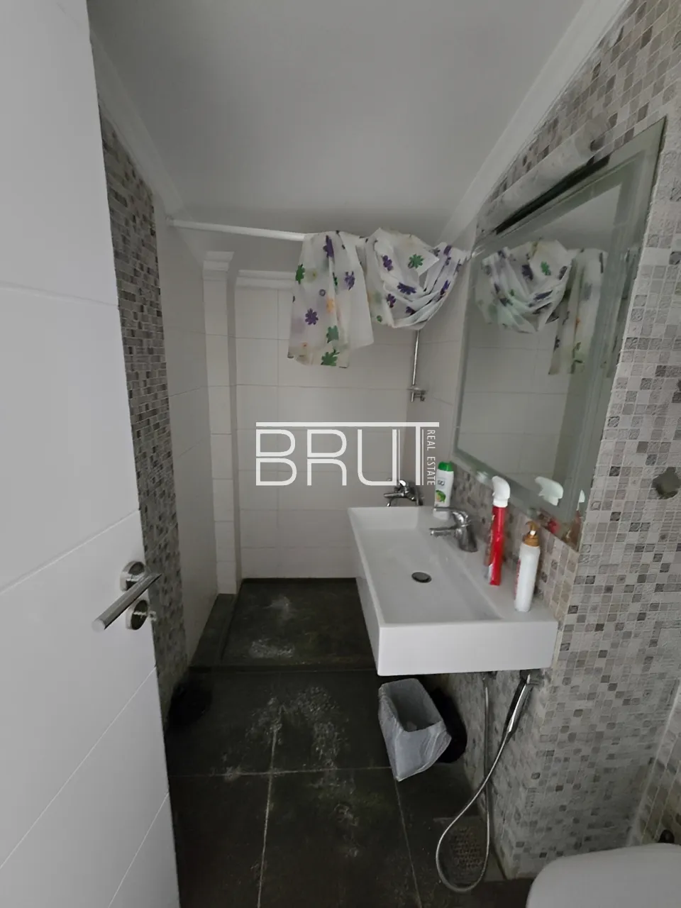 Apartment for Sale in Haret Sakher