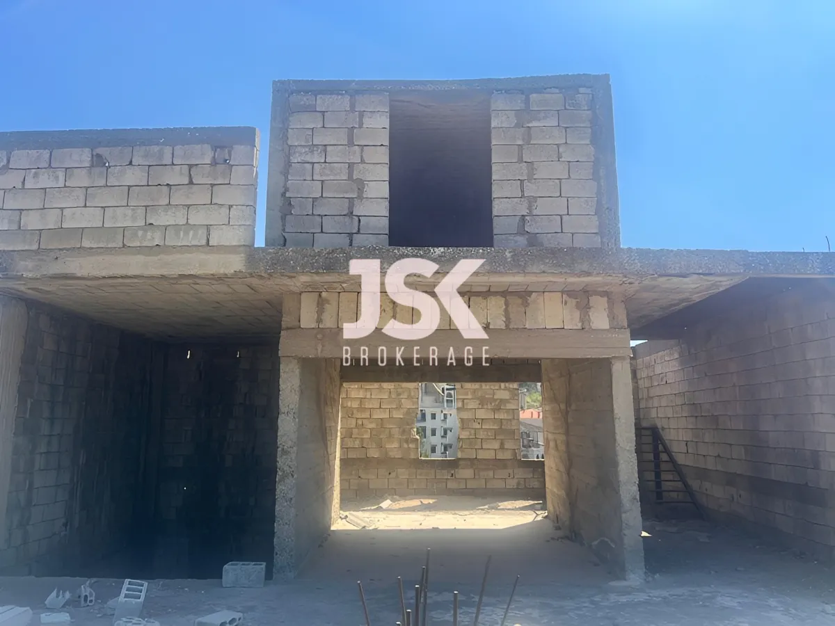 Triplex for Sale in Aley, Lebanon - 2 bed, 4 bath