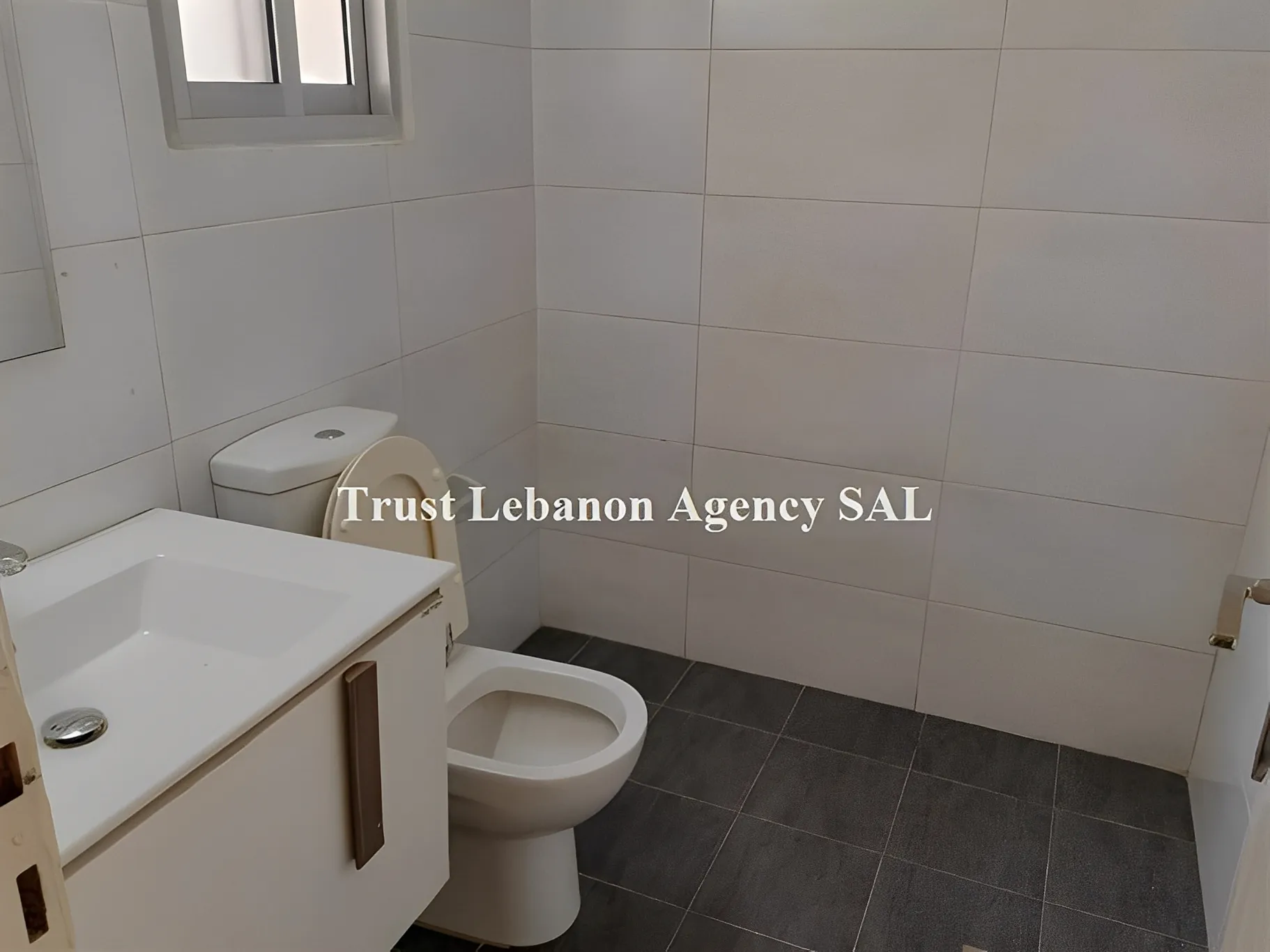 Office for rent in Achrafieh