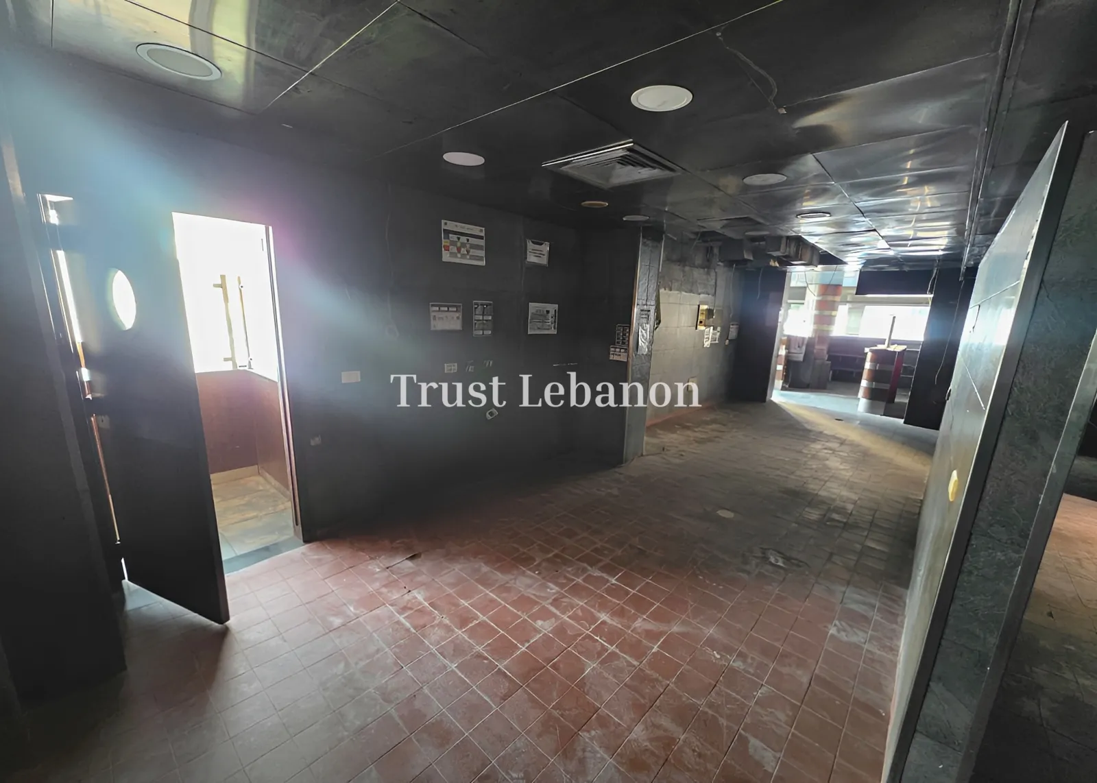 Showroom for rent in Baabda