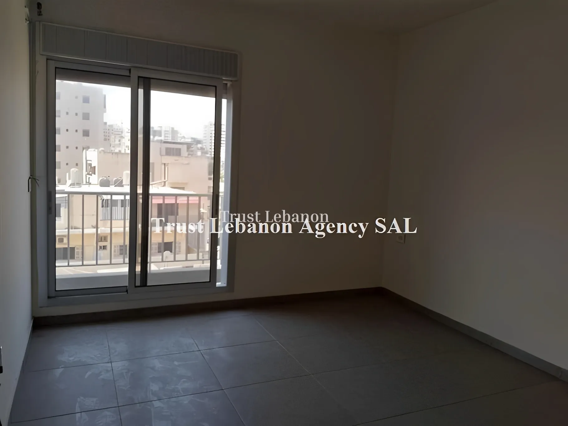 Office for rent in Forn El Chebbak, Lebanon