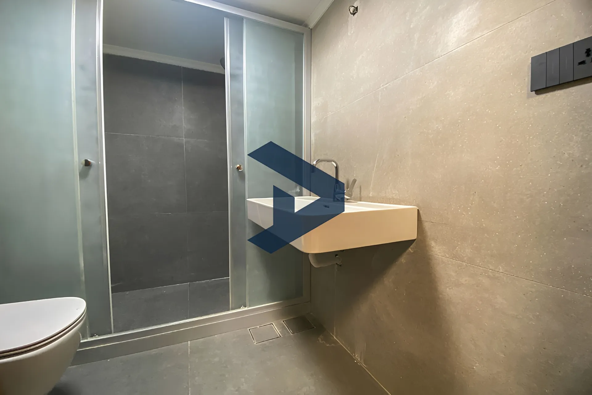 Apartment for sale in Ain el-Mreisseh, Beirut, Lebanon