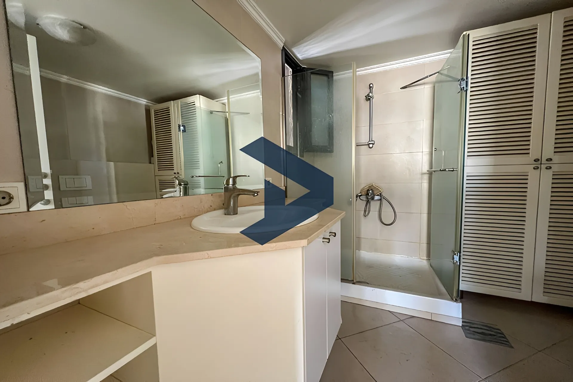 Apartment for rent in Caree d'or, Achrafieh, Lebanon