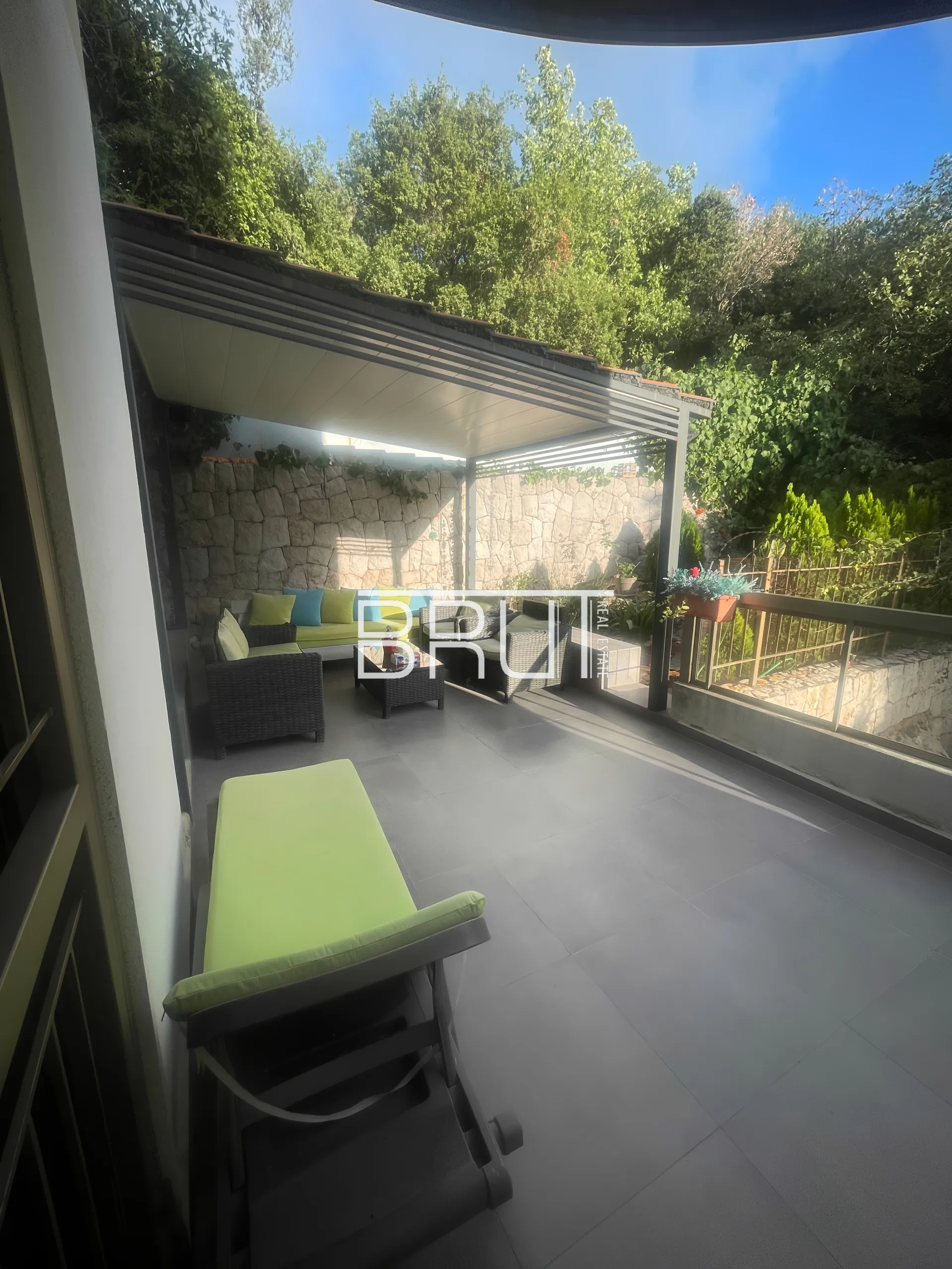Apartment for Sale in Ballouneh