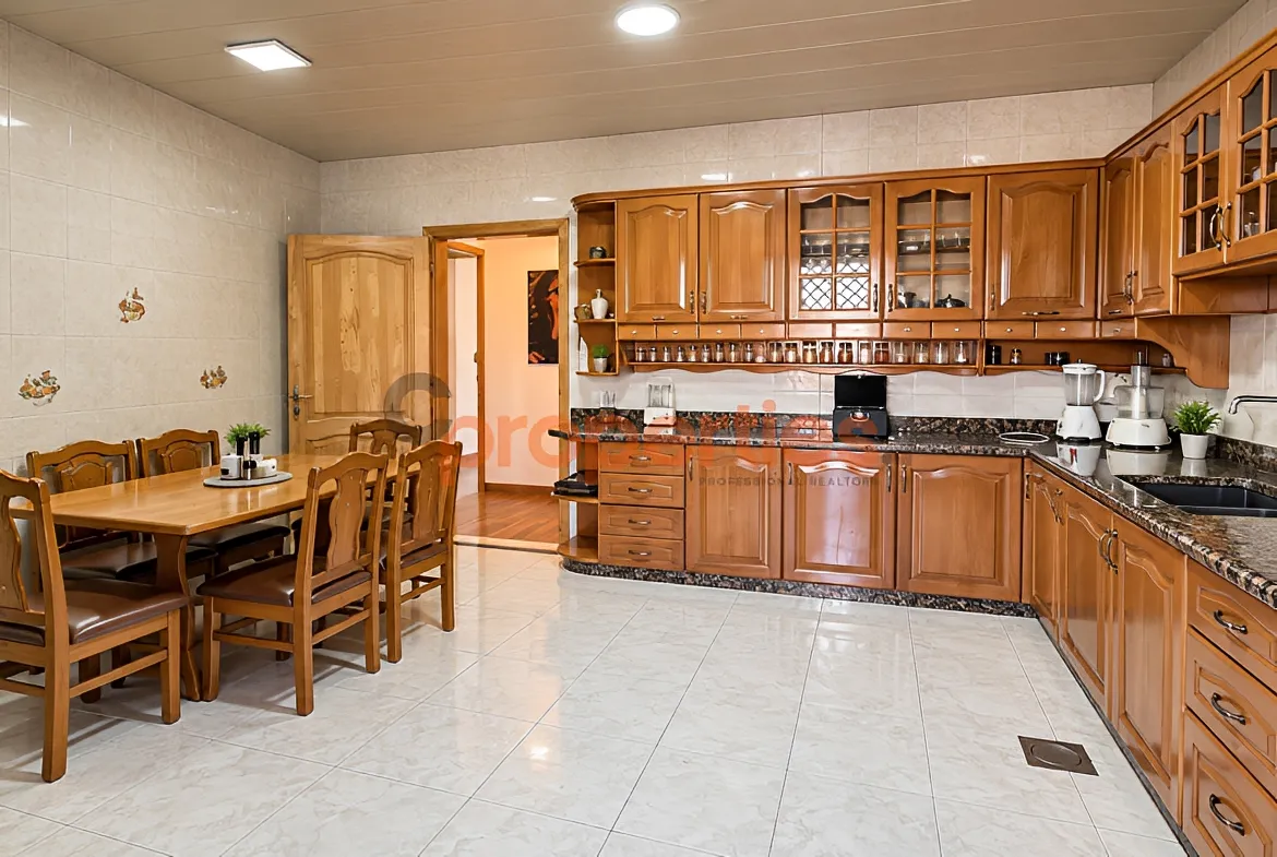 Apartment for Sale in Msaytbeh