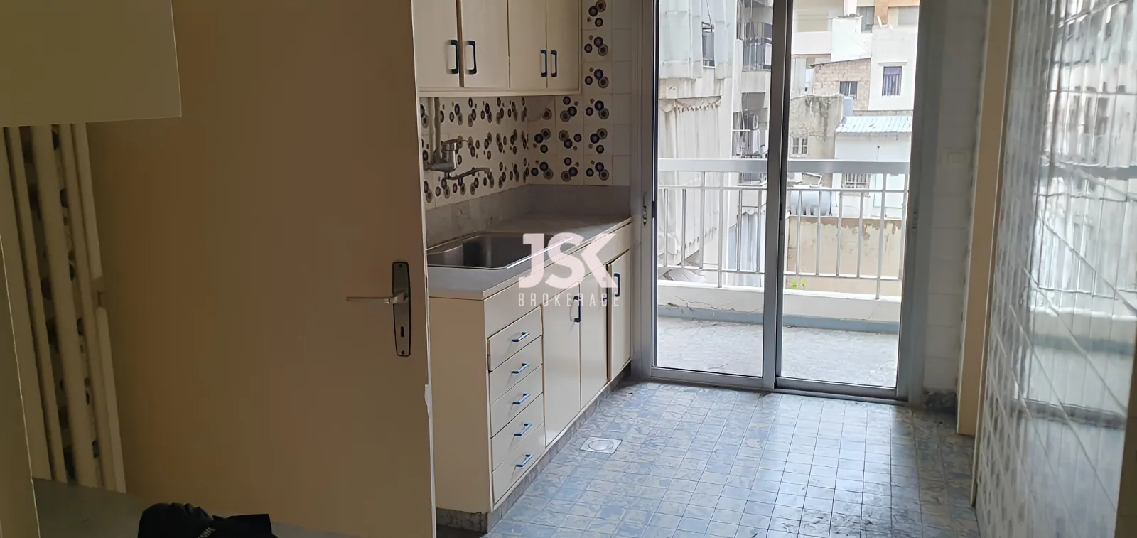 Building for Sale in Kraytem
