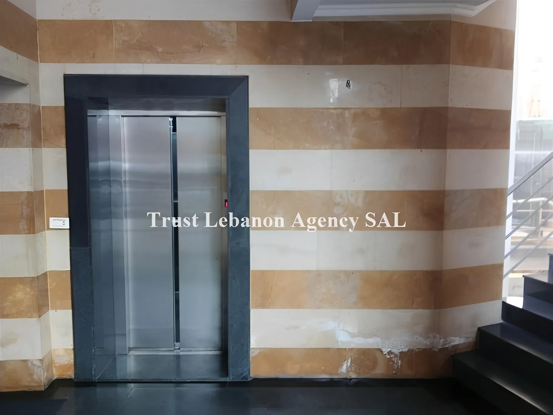 Office for rent in Metn, Dekweneh