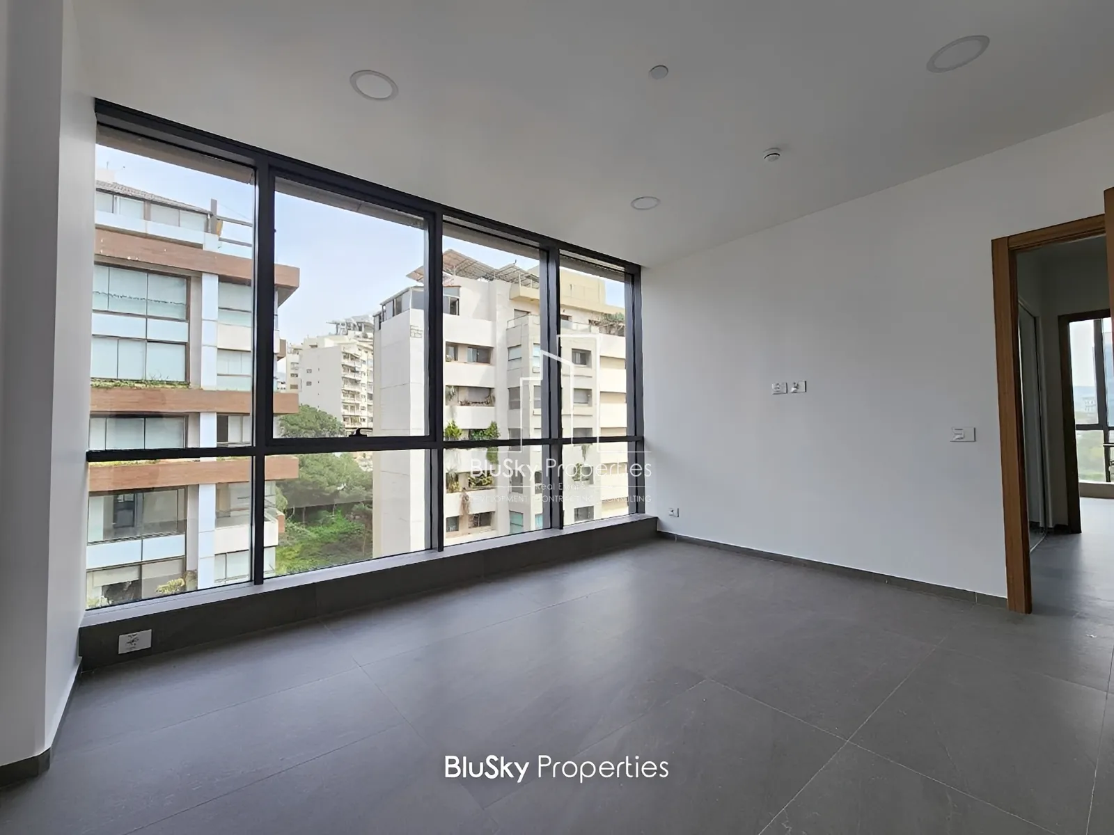 Office for sale in Horch Tabet