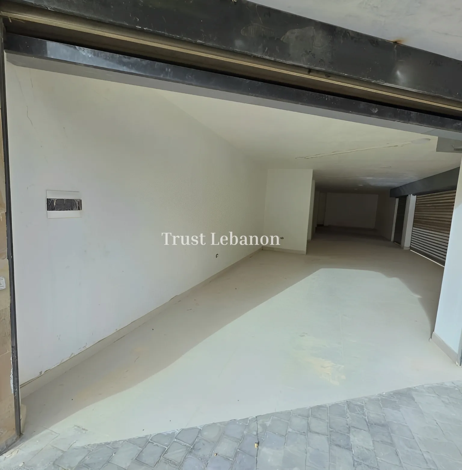 Shop for rent in Mansourieh, Lebanon