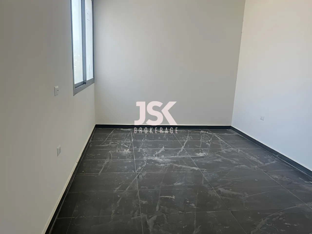 Apartment for Sale in Ain El Remmaneh - 3 bed, 4 bath