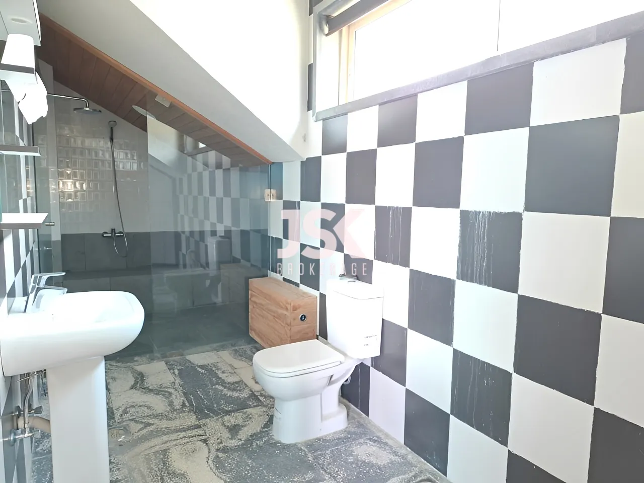 Restaurant for Sale in Halat
