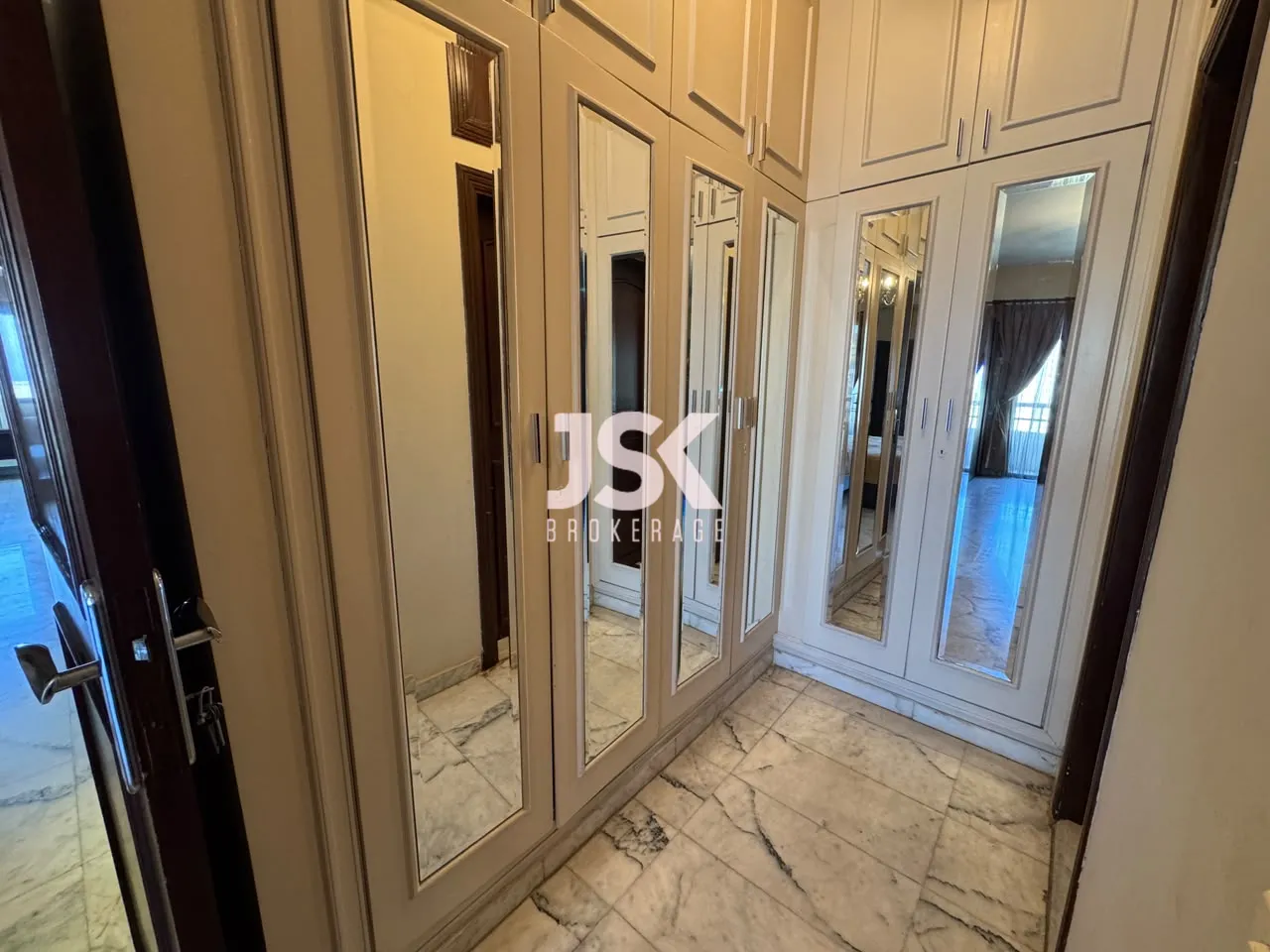 Apartment for Sale in Ras