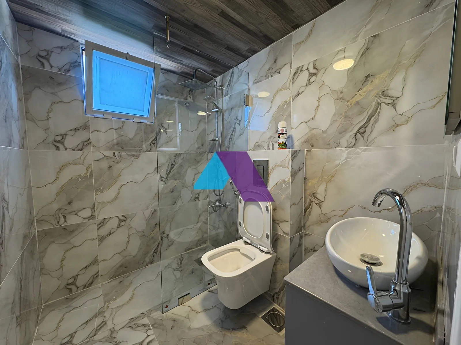 Chalet for sale in Halat
