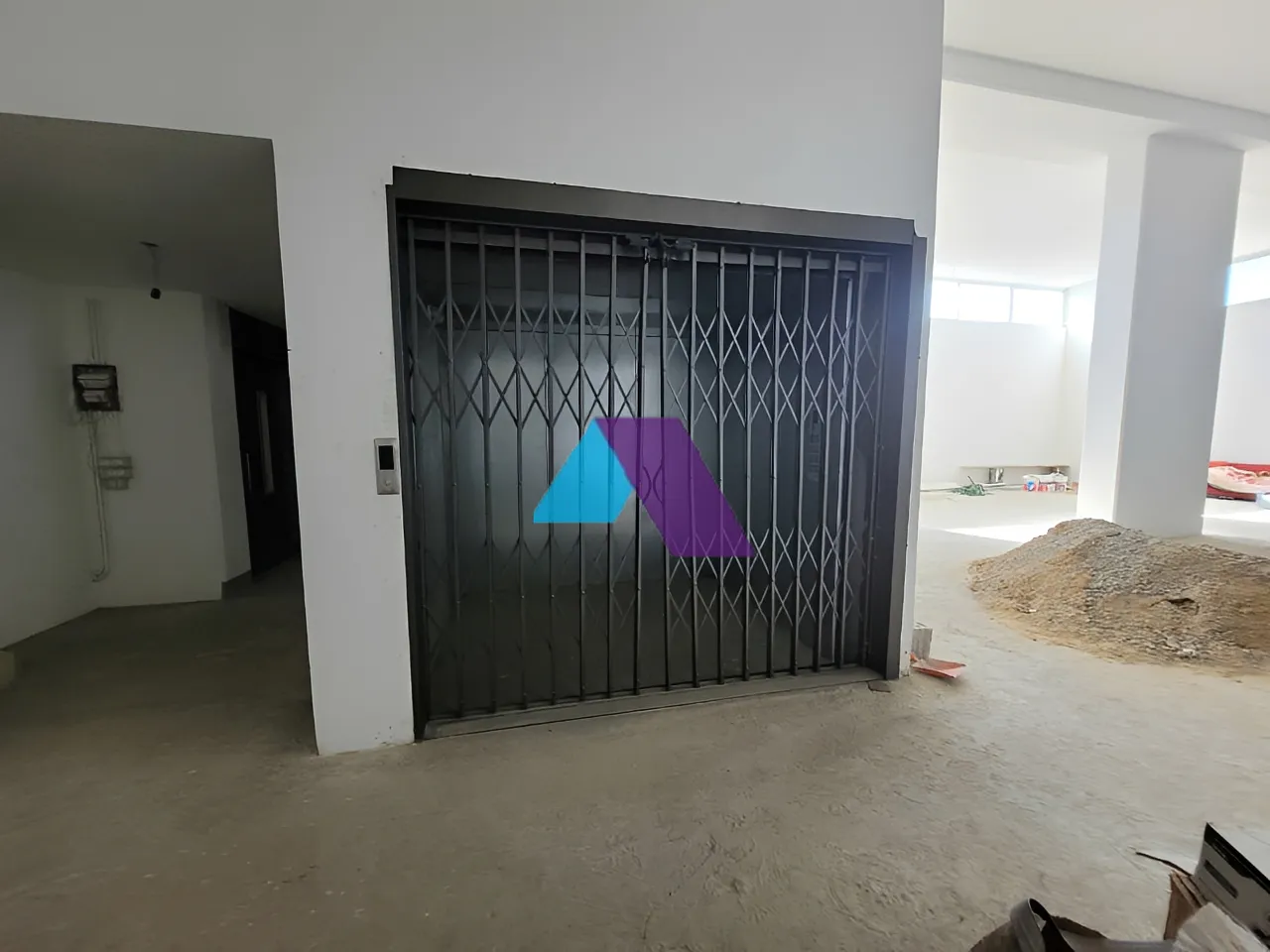 Building for rent in Roumieh