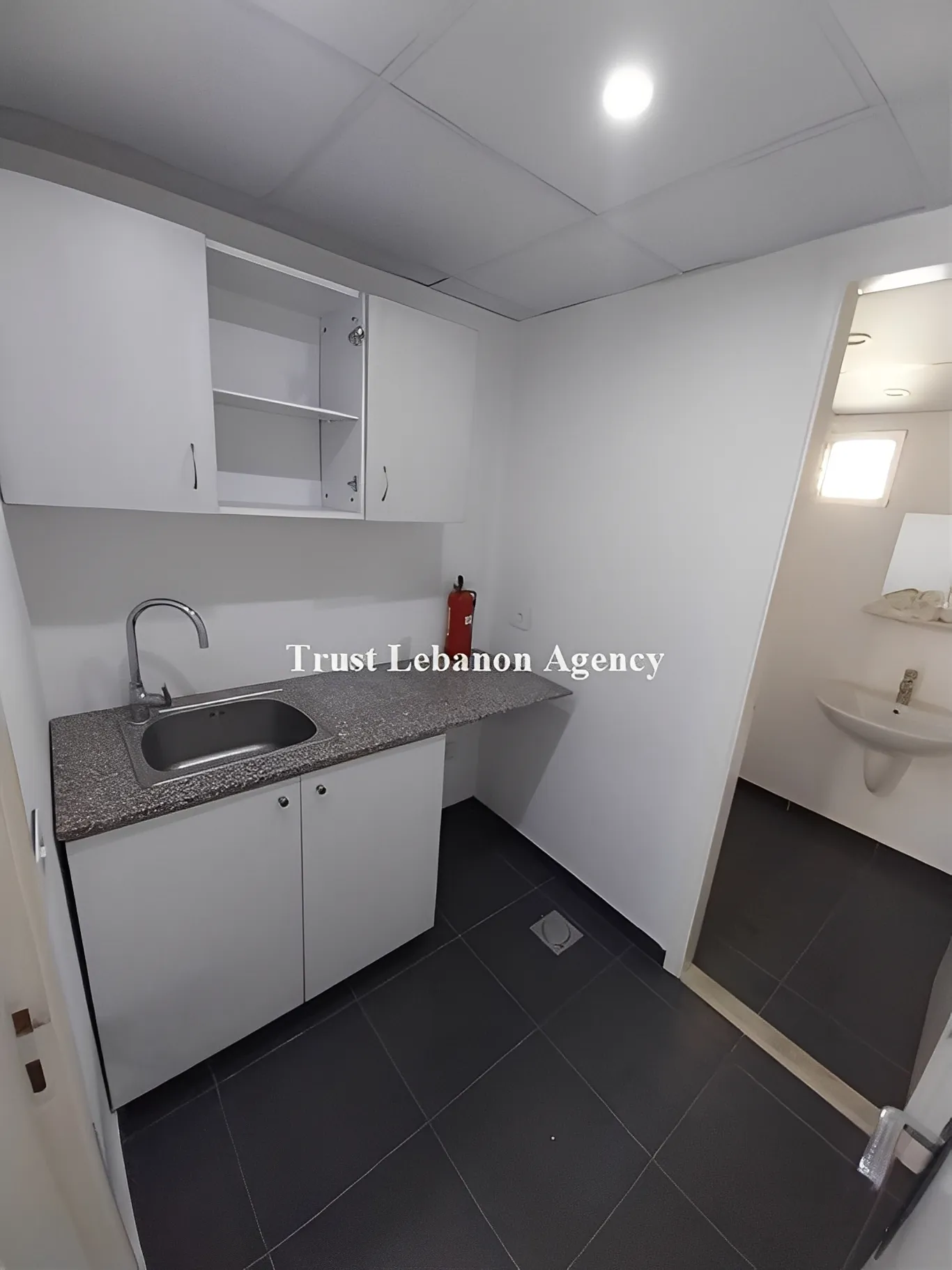 Office for rent in Baabda, Hazmieh