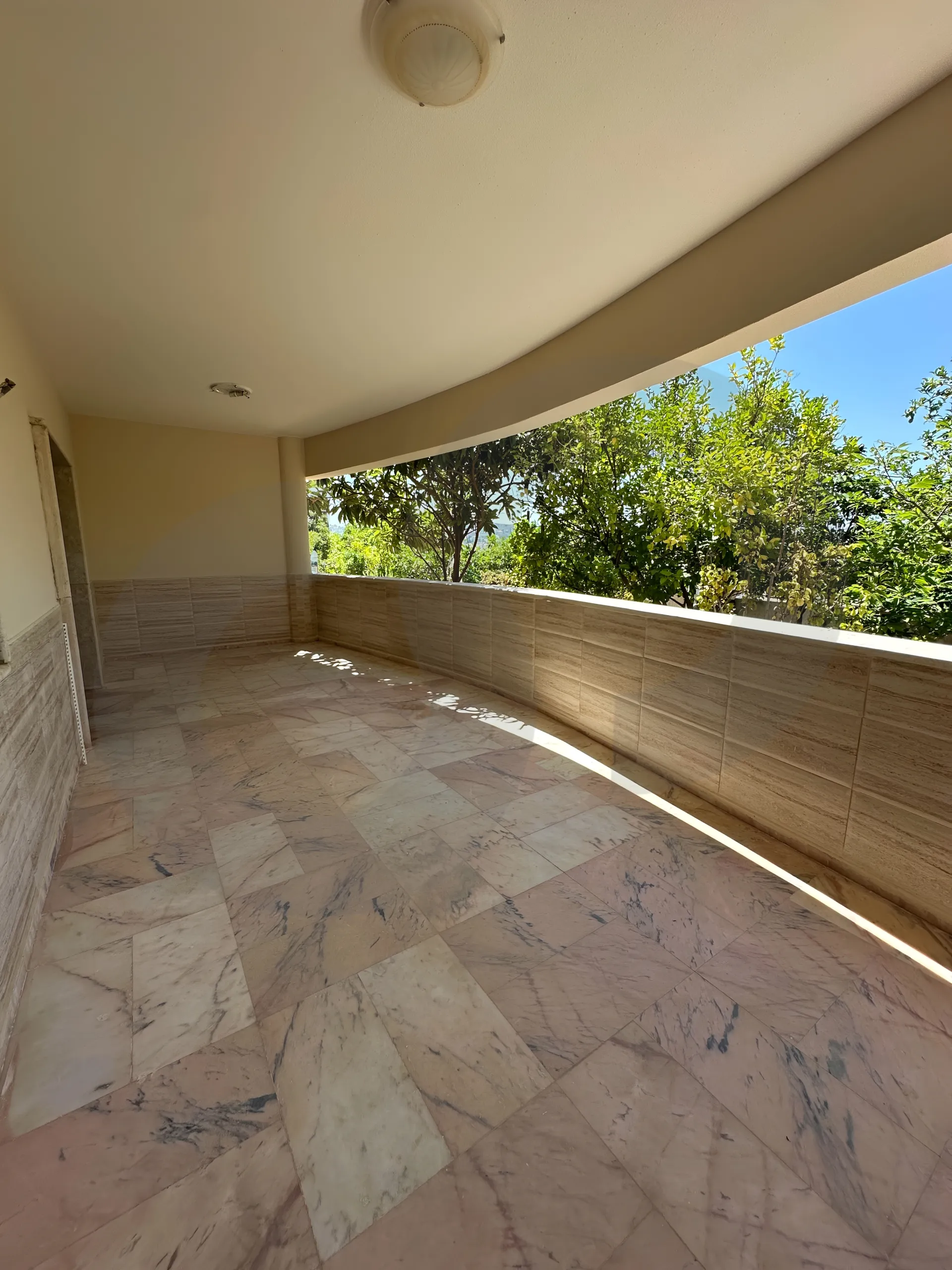 Building for Sale in Ain Ed Delb
