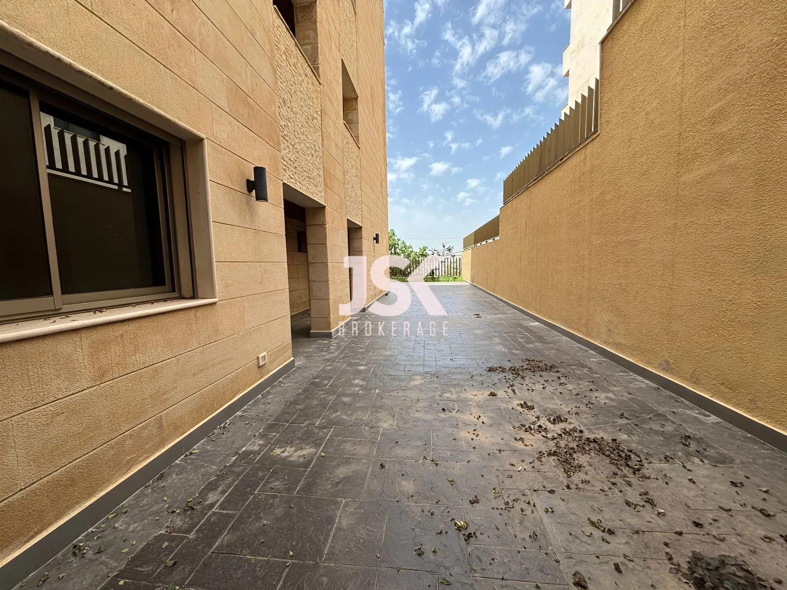 Apartment for Sale in Cornet Chahwan - 4 bath