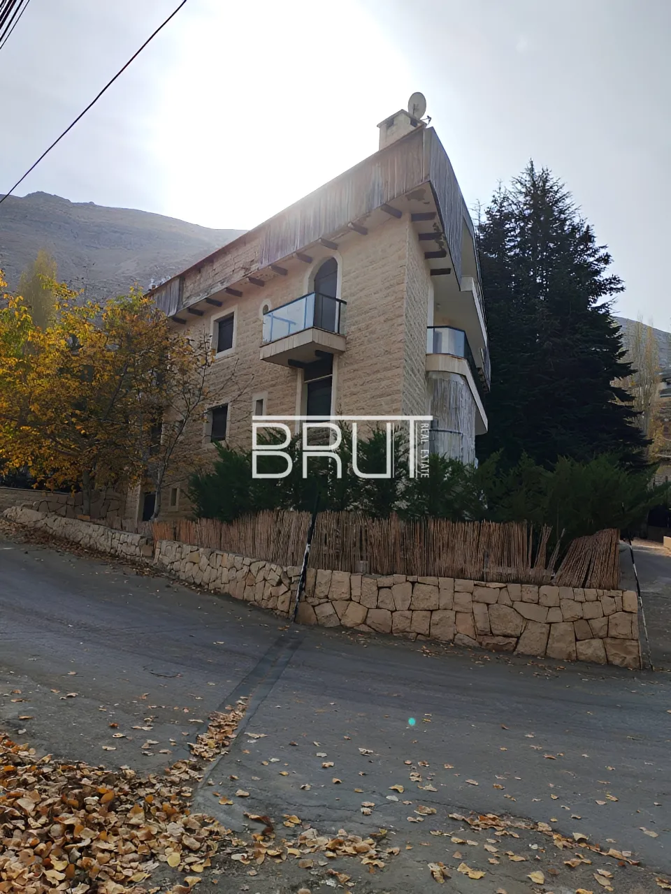 Building for Sale in Aayoun El Siman