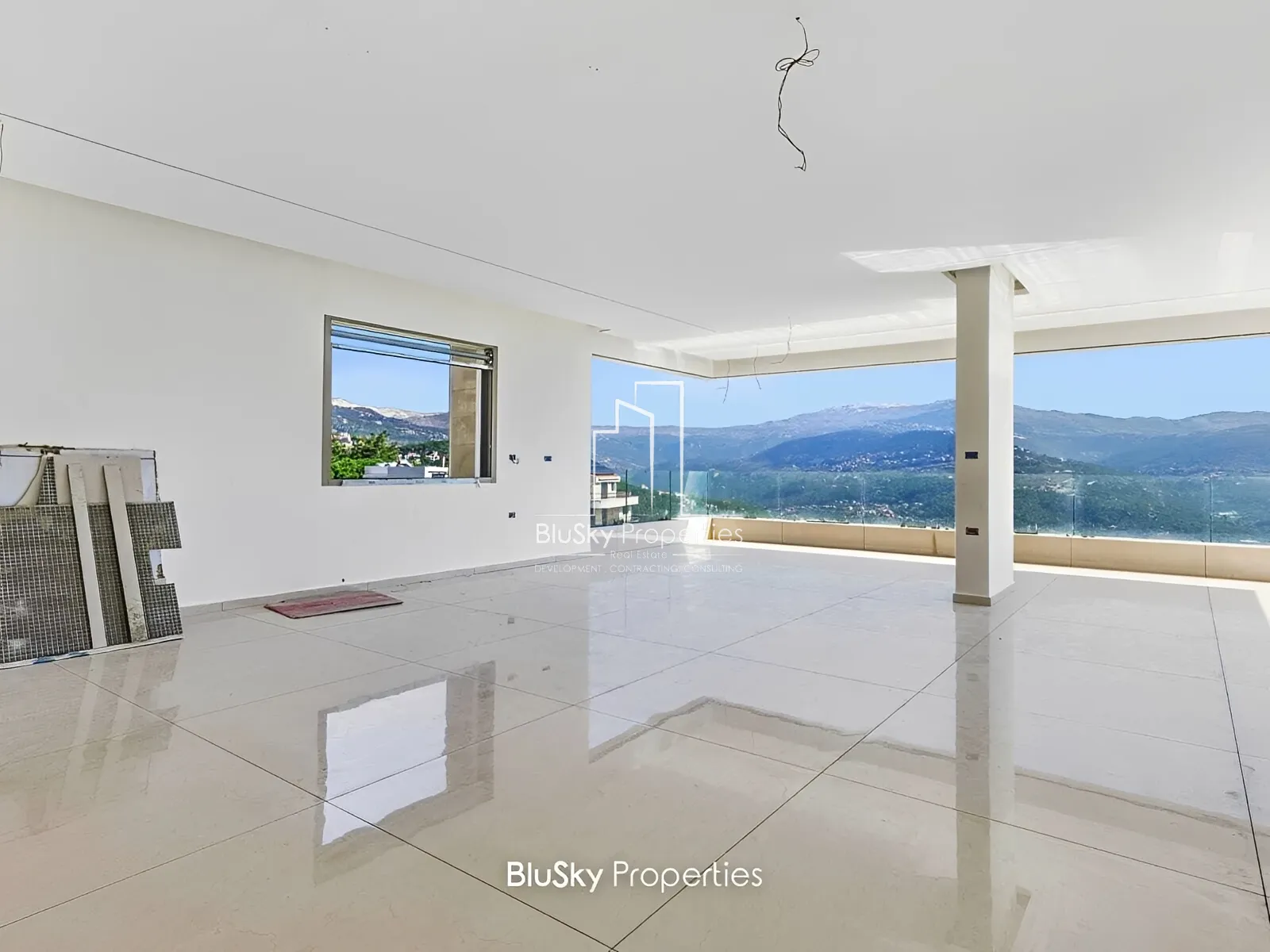 Apartment for Sale in Ouyoun Broumana - 3 bed, 5 bath