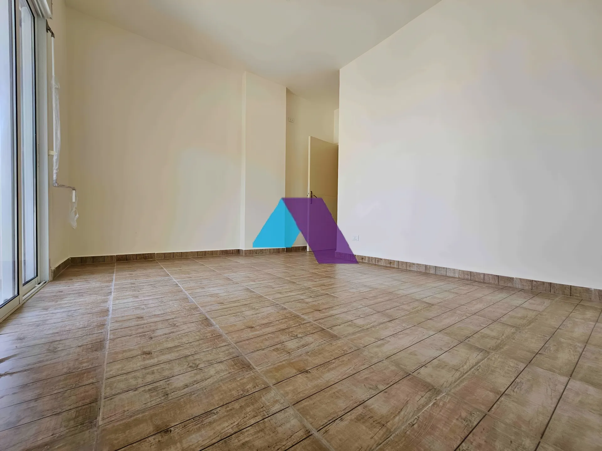 Apartment for Sale in Blat - 3 bed, 2 bath
