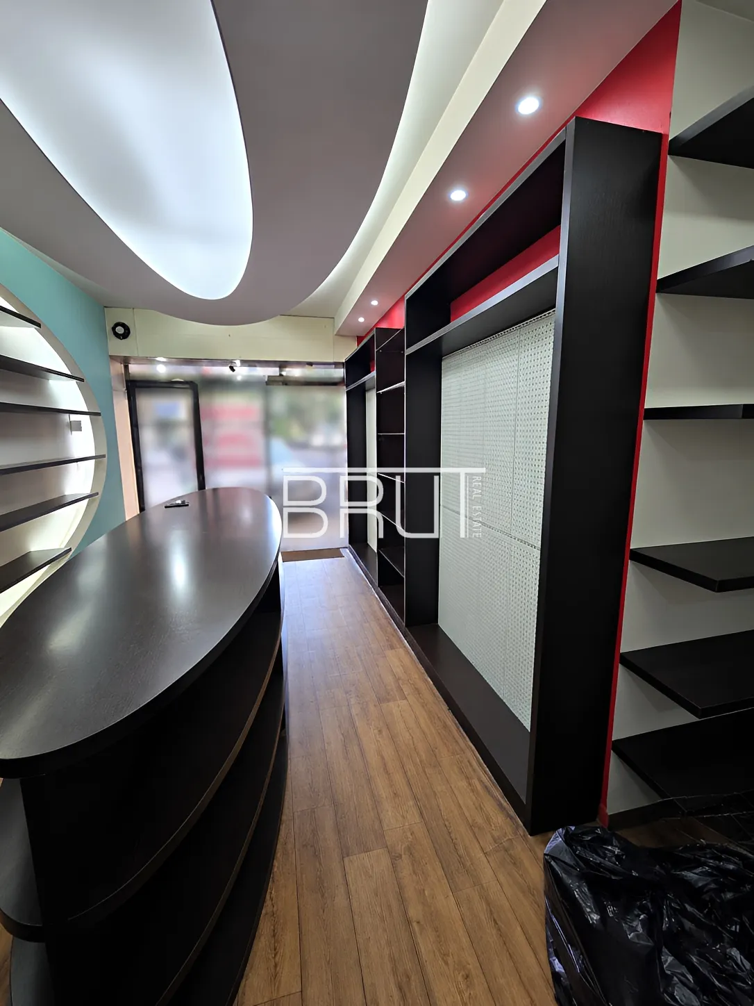 Shop for rent in Adonis