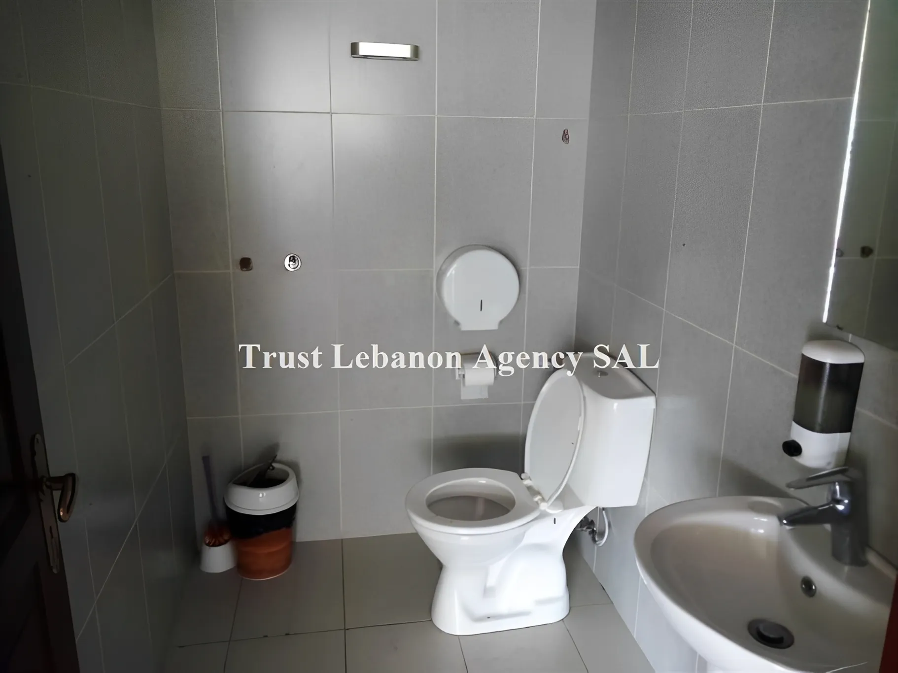 Shop for sale in Metn, Sin El Fil