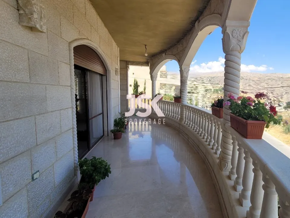Building for Sale in Zahlé