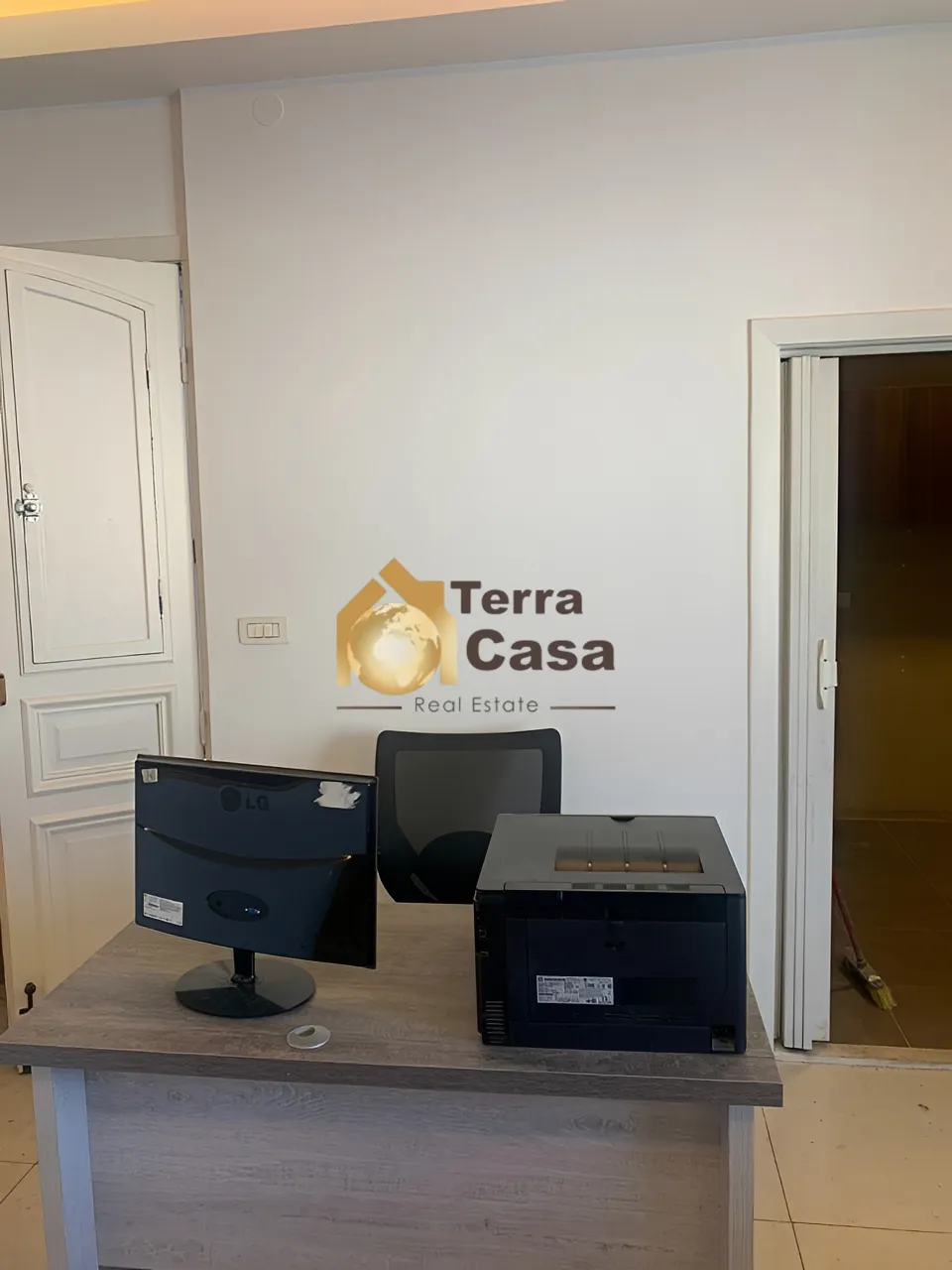Office for rent in Monot
