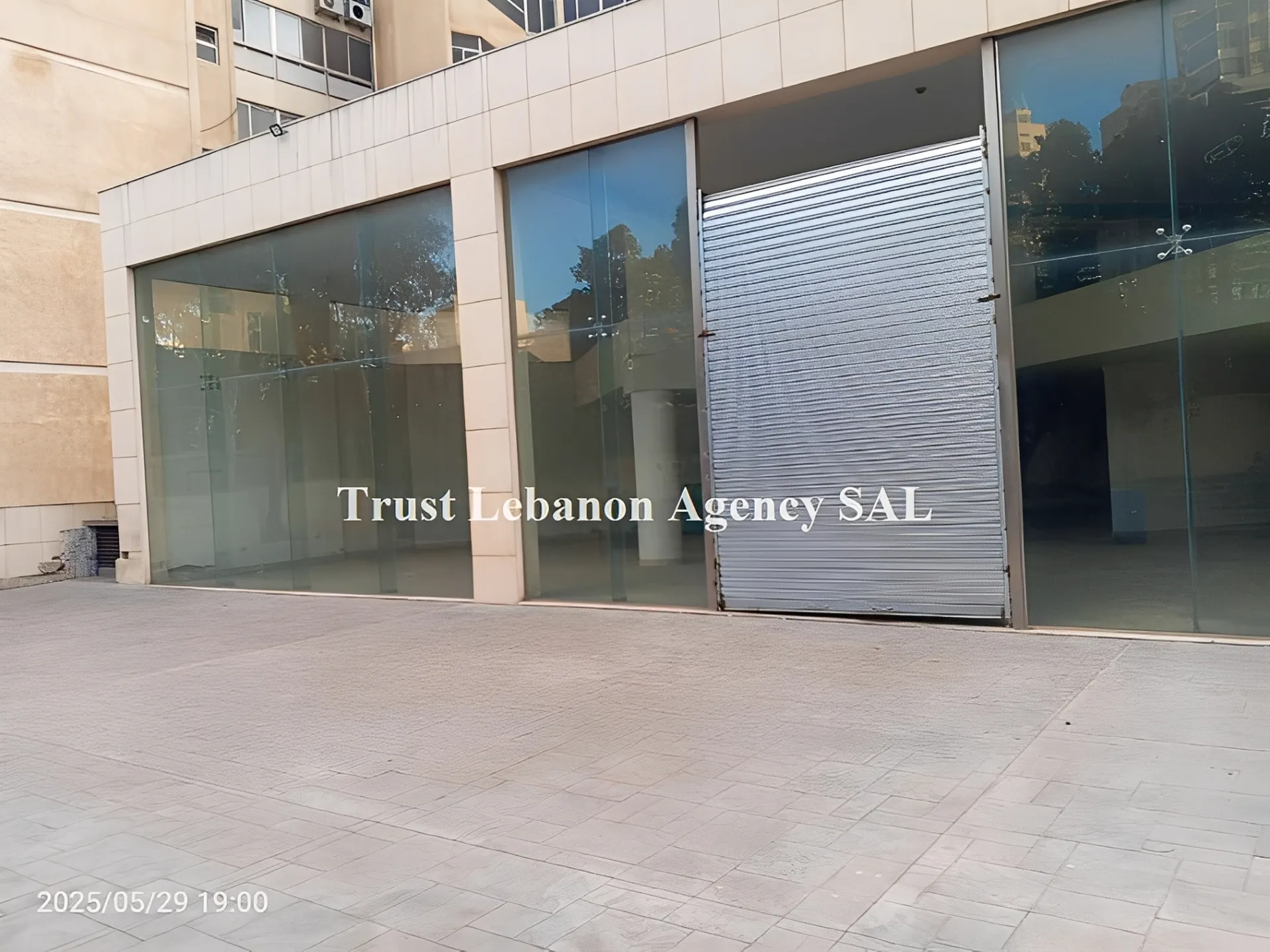 Commercial Property For Rent in Beirut, Ain El Tineh