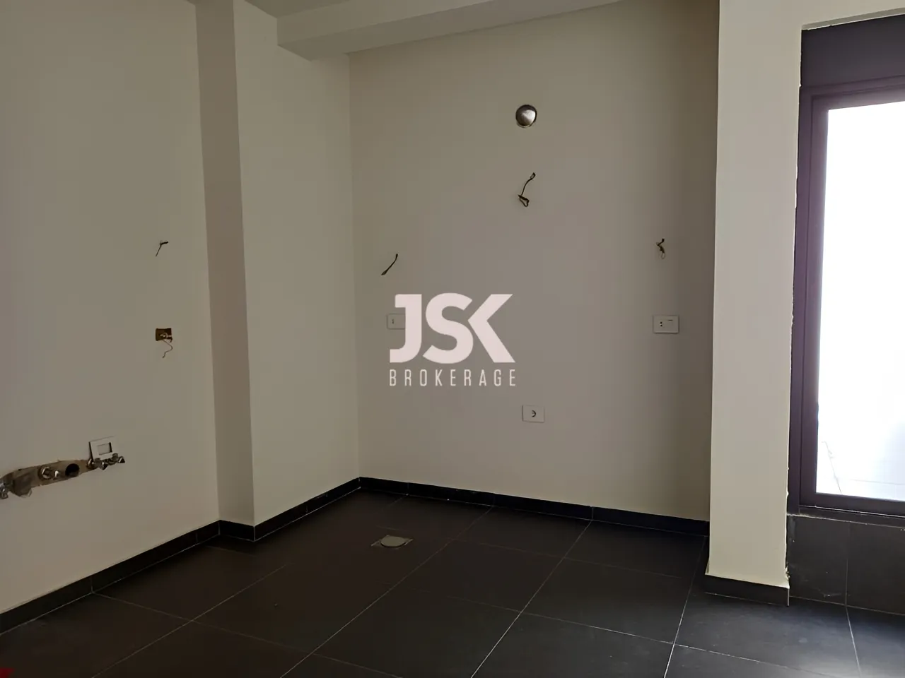 Apartment for Sale in Haret Sakher