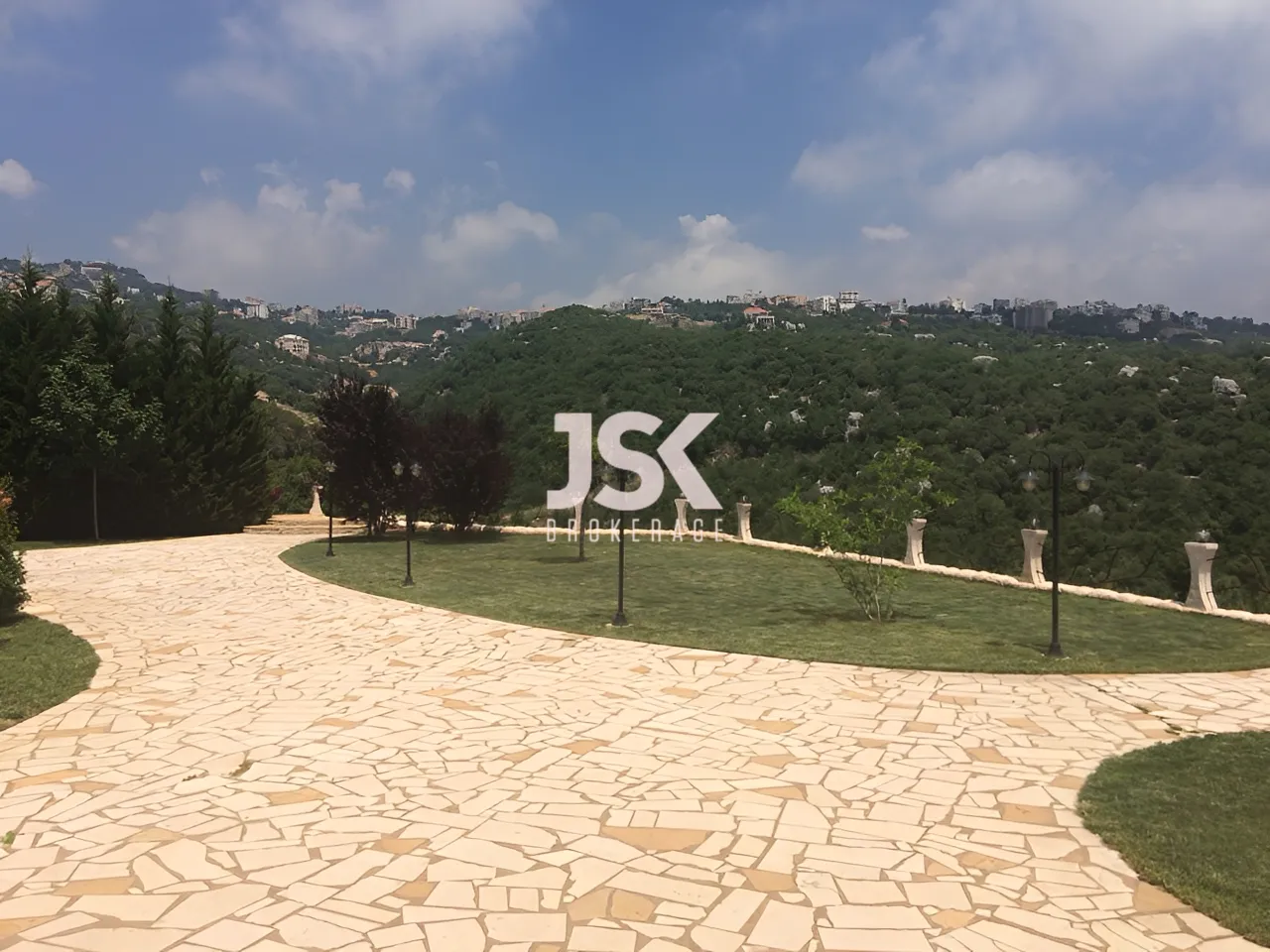 Villa for Sale in Ajaltoun