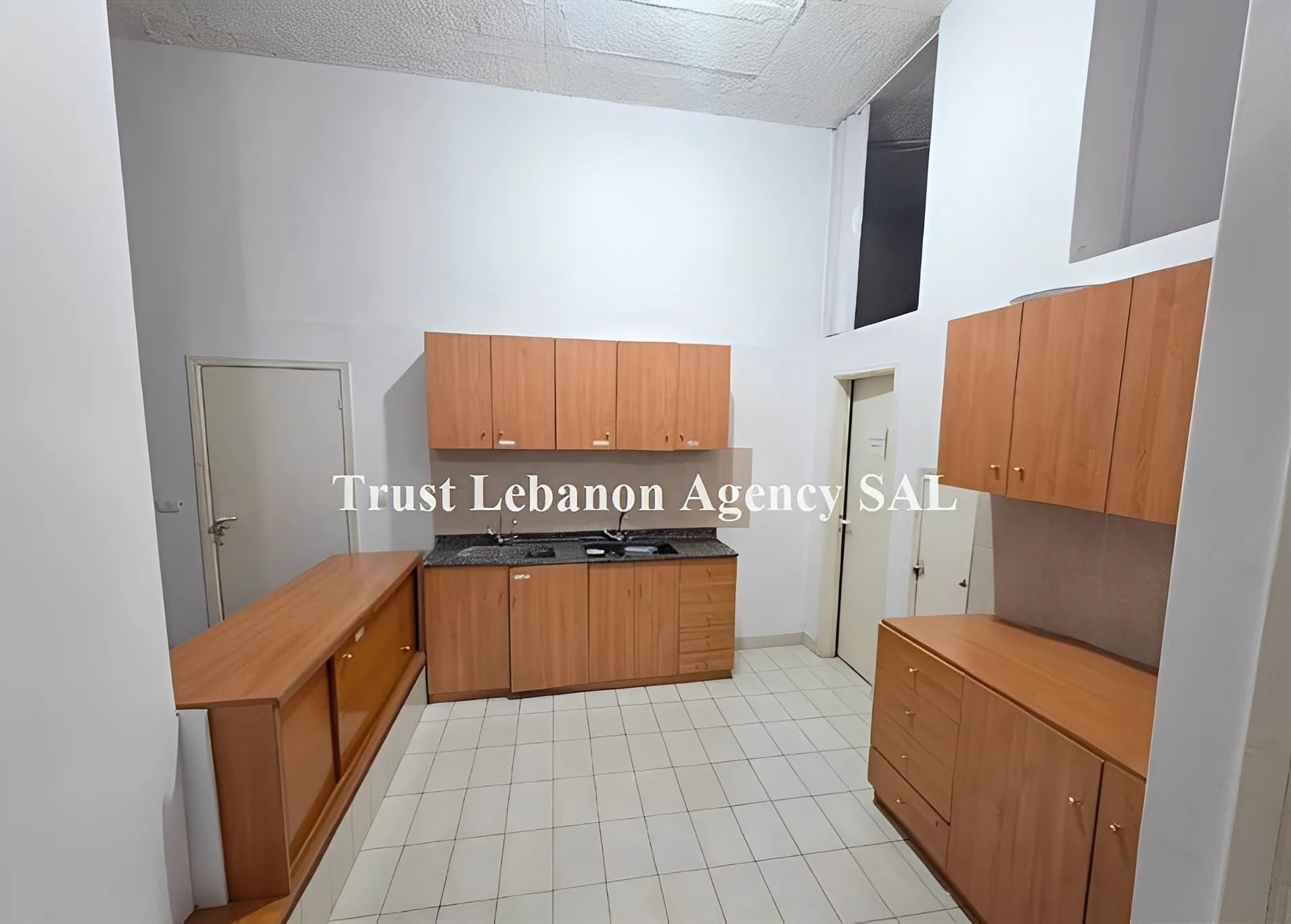 Office for rent in Baabda, Hazmieh